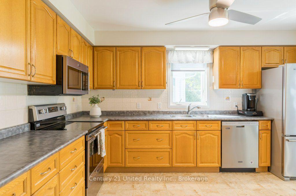 Photo 11 of 11 Algonquin Trail, Clarington, Bowmanville — HOMEH