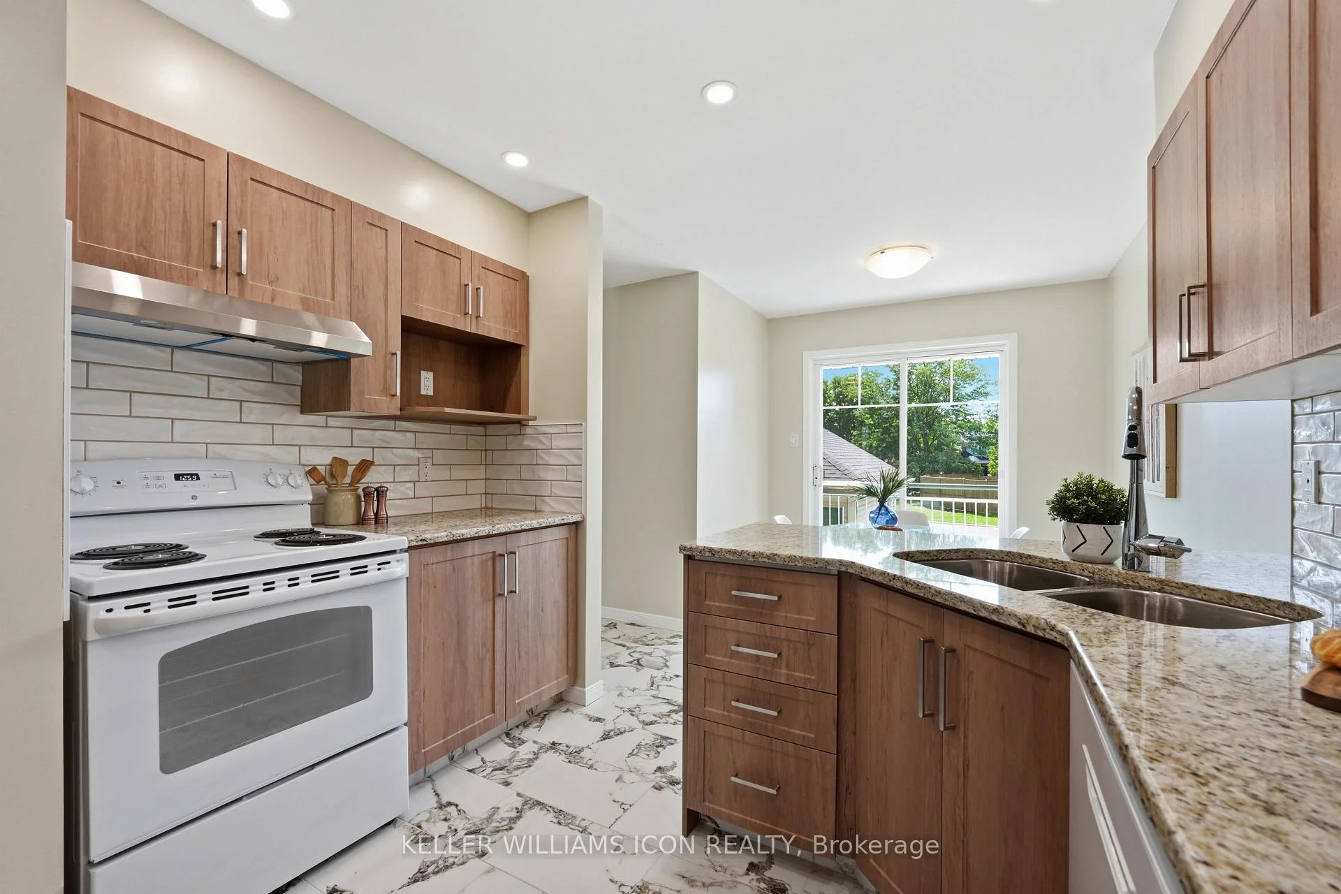 Photo 16 of 43 Thornbury Crescent, Ottawa, Centrepointe — HOMEH