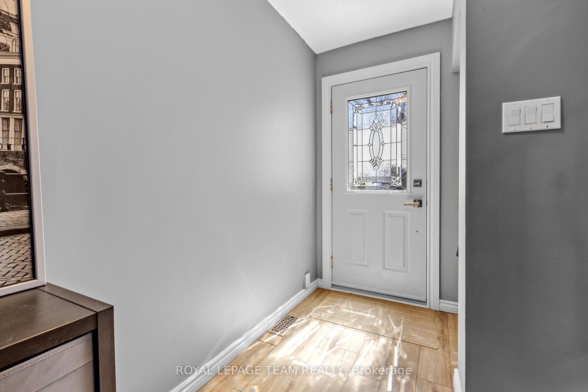 Photo 5 of 25 Grady Crescent, Ottawa, Sheahan Estates/Trend Village — HOMEH