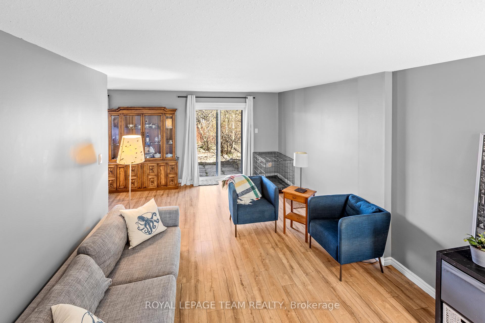 Photo 6 of 25 Grady Crescent, Ottawa, Sheahan Estates/Trend Village — HOMEH