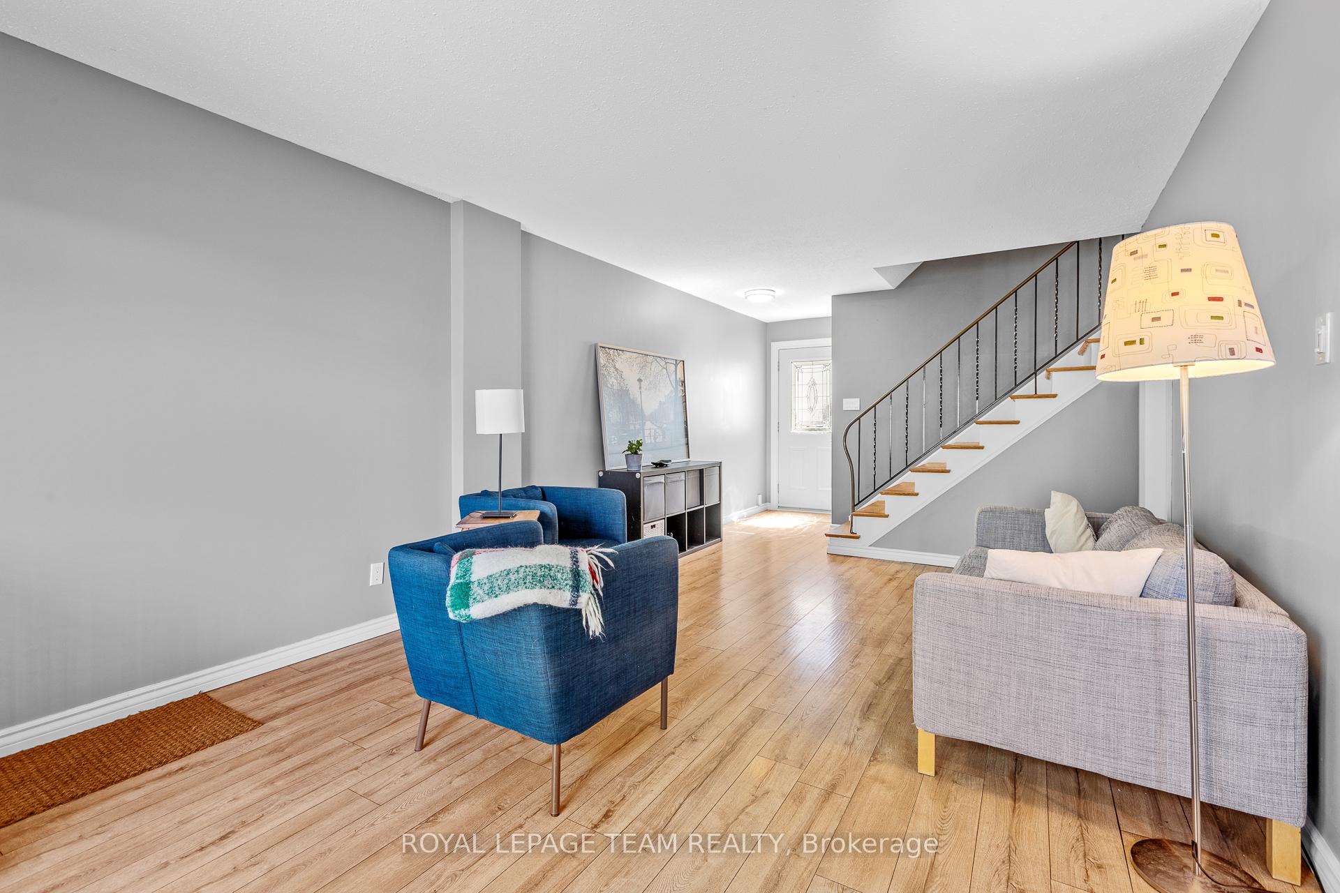 Photo 8 of 25 Grady Crescent, Ottawa, Sheahan Estates/Trend Village — HOMEH