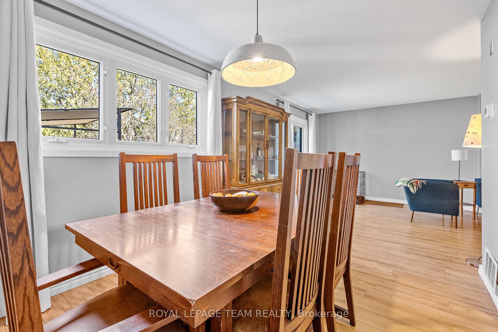 Photo 9 of 25 Grady Crescent, Ottawa, Sheahan Estates/Trend Village — HOMEH
