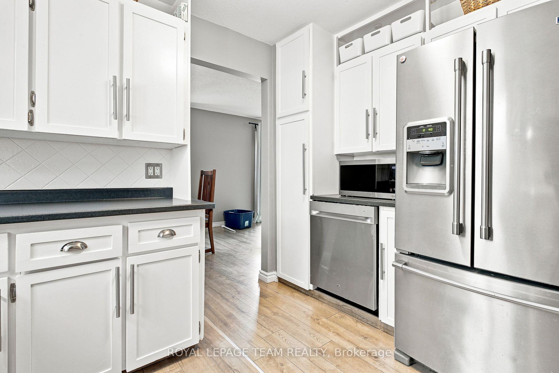 Photo 14 of 25 Grady Crescent, Ottawa, Sheahan Estates/Trend Village — HOMEH