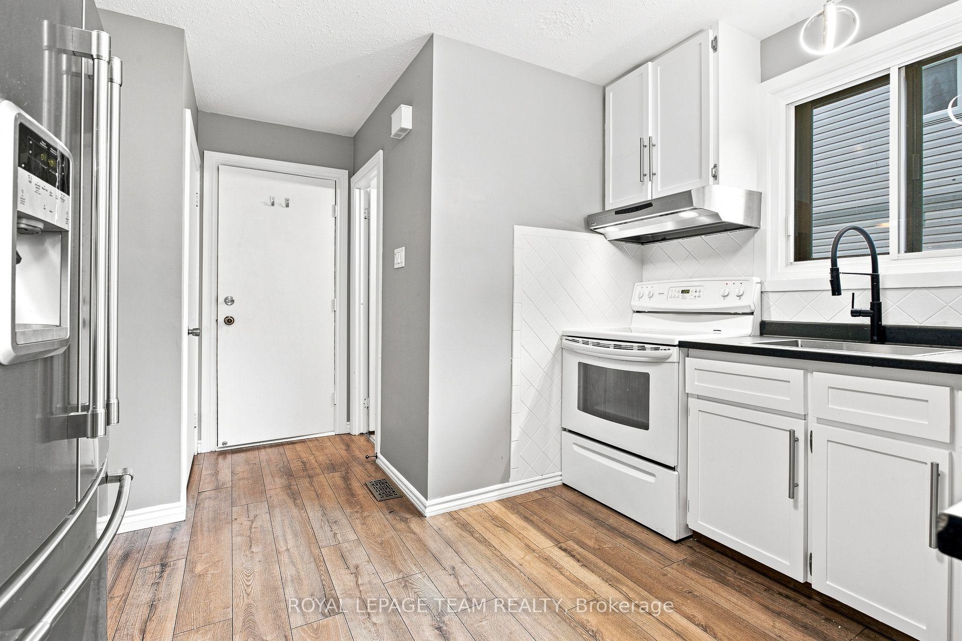Photo 15 of 25 Grady Crescent, Ottawa, Sheahan Estates/Trend Village — HOMEH