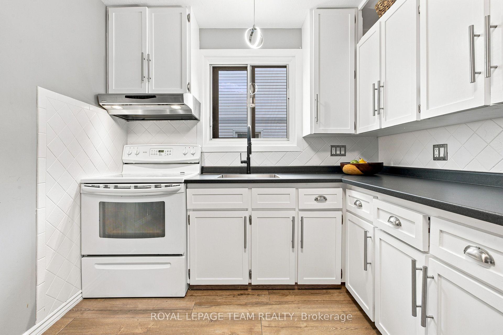 Photo 16 of 25 Grady Crescent, Ottawa, Sheahan Estates/Trend Village — HOMEH