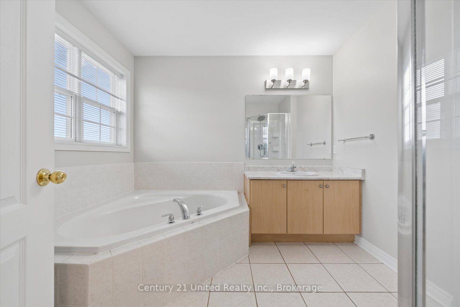 Photo 27 of 253 Bowen Drive, Peterborough, Northcrest Ward 5 — HOMEH