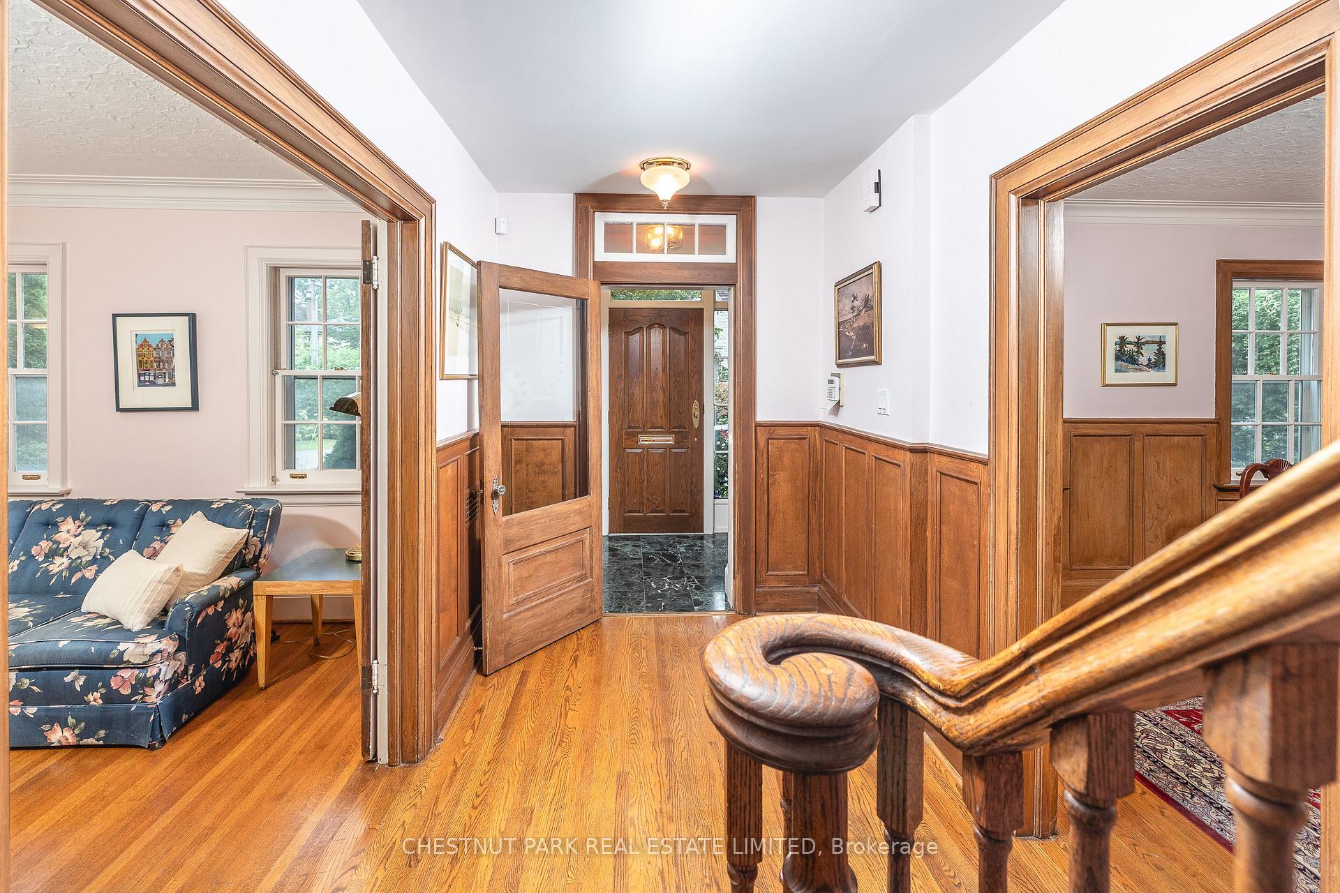 Photo 2 of 16 Lewes Crescent, North York, Bridle Path-Sunnybrook-York Mills — HOMEH