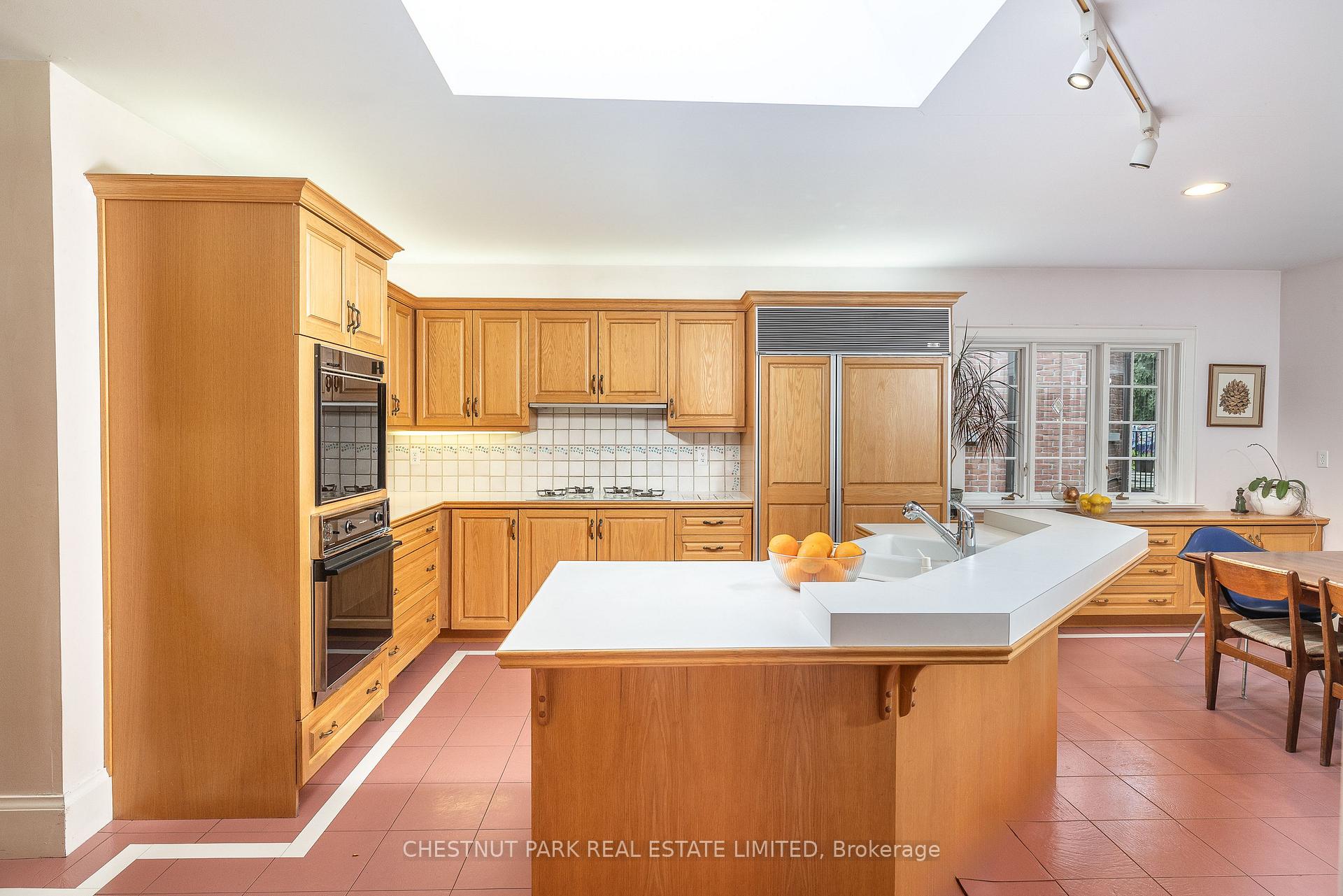 Photo 9 of 16 Lewes Crescent, North York, Bridle Path-Sunnybrook-York Mills — HOMEH