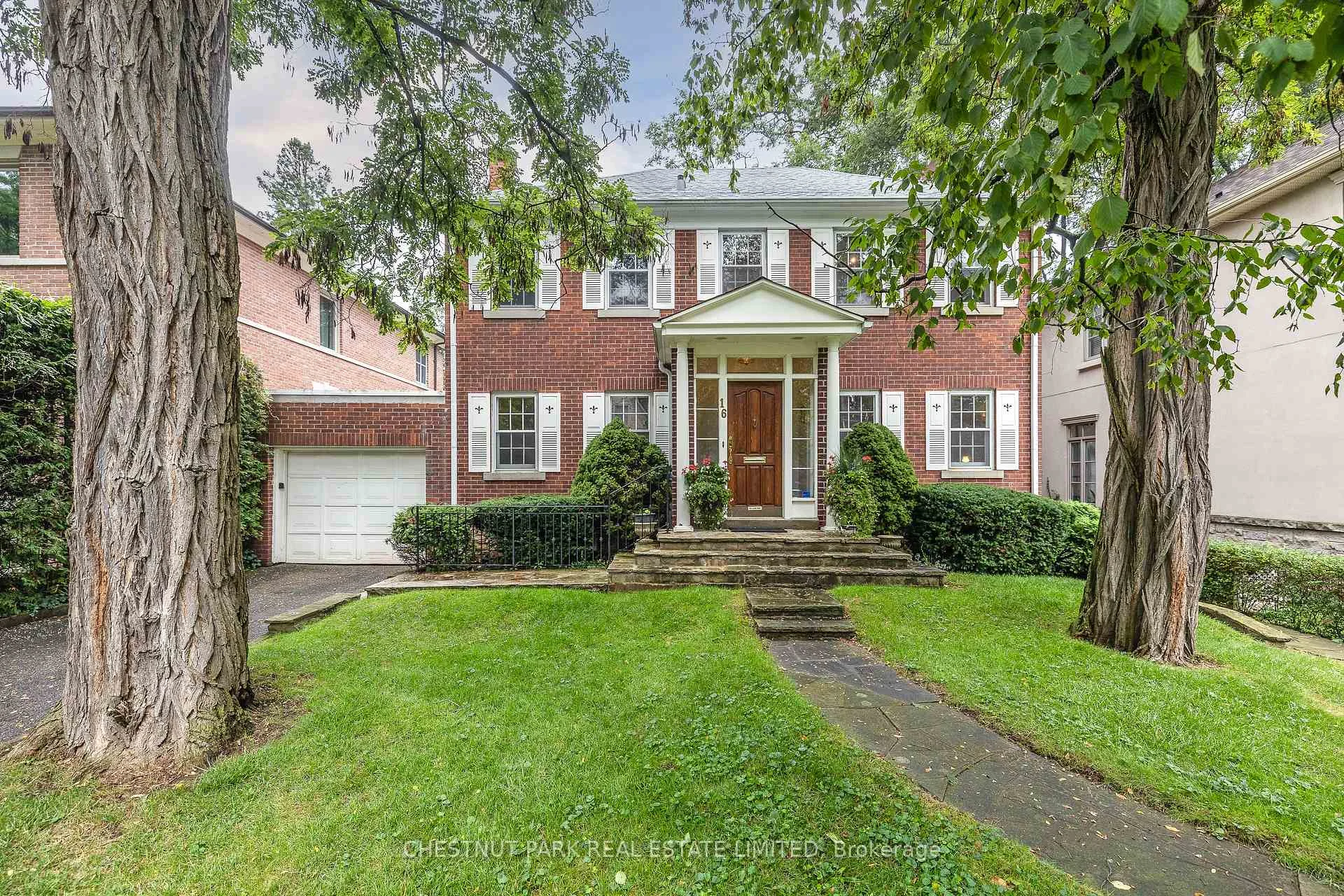 Photo 3 of 16 Lewes Crescent, North York, Bridle Path-Sunnybrook-York Mills — HOMEH