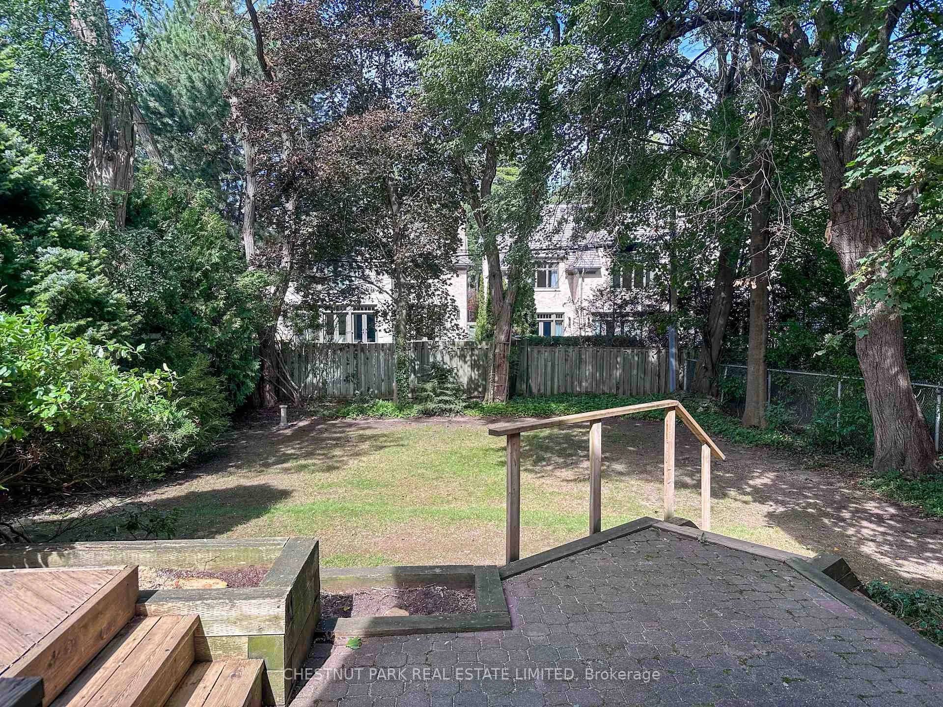 Photo 38 of 16 Lewes Crescent, North York, Bridle Path-Sunnybrook-York Mills — HOMEH
