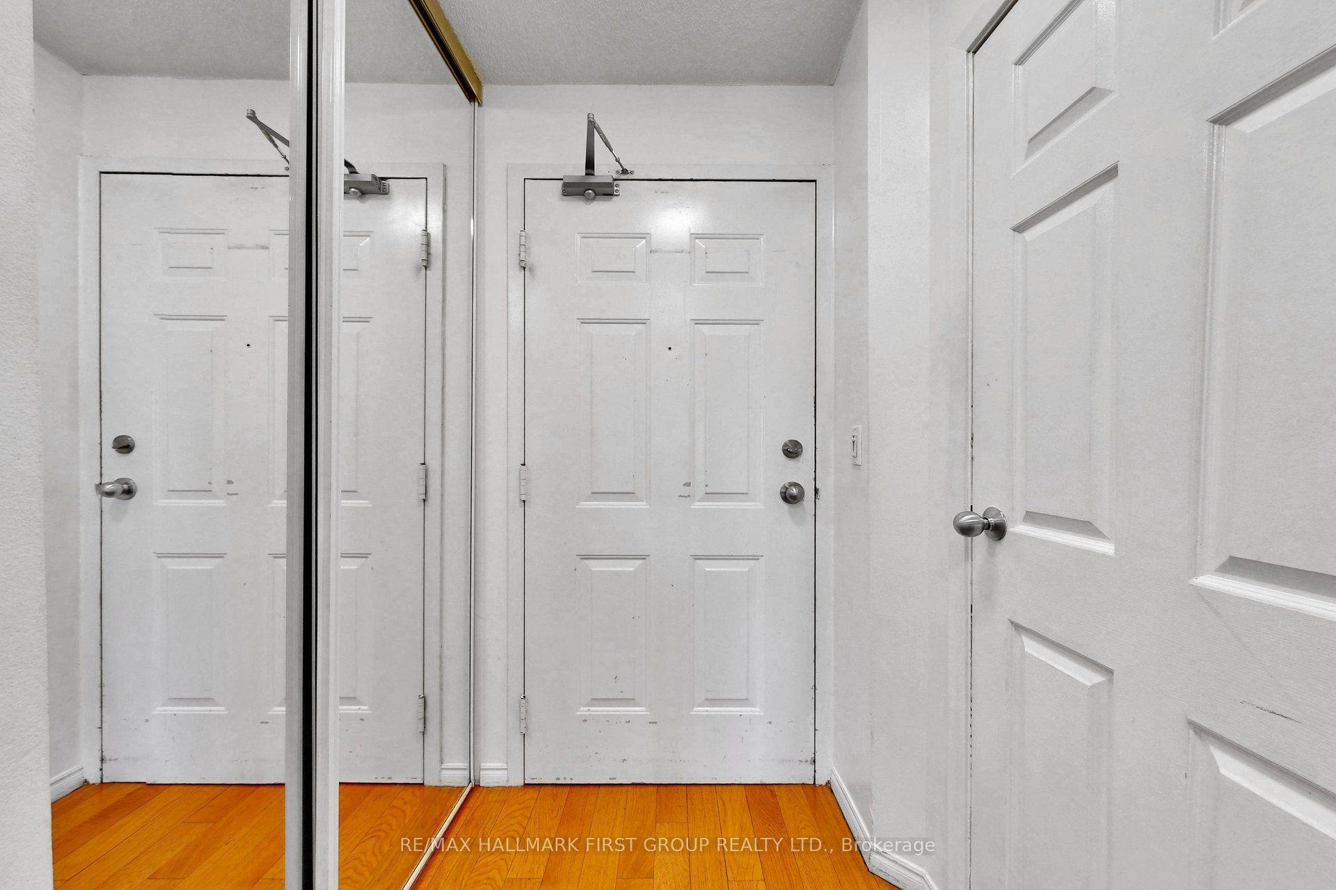 Photo 5 of Unit 904, 222 The Esplanade, Toronto, Waterfront Communities — HOMEH