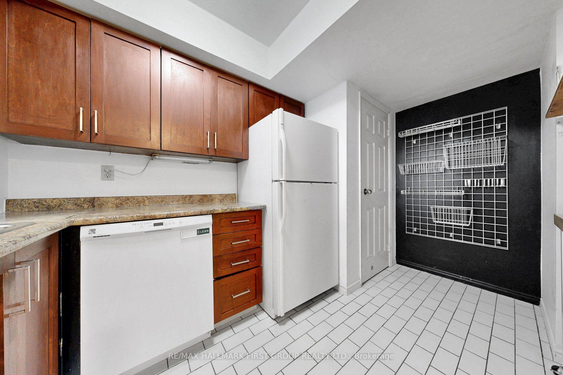 Photo 9 of Unit 904, 222 The Esplanade, Toronto, Waterfront Communities — HOMEH