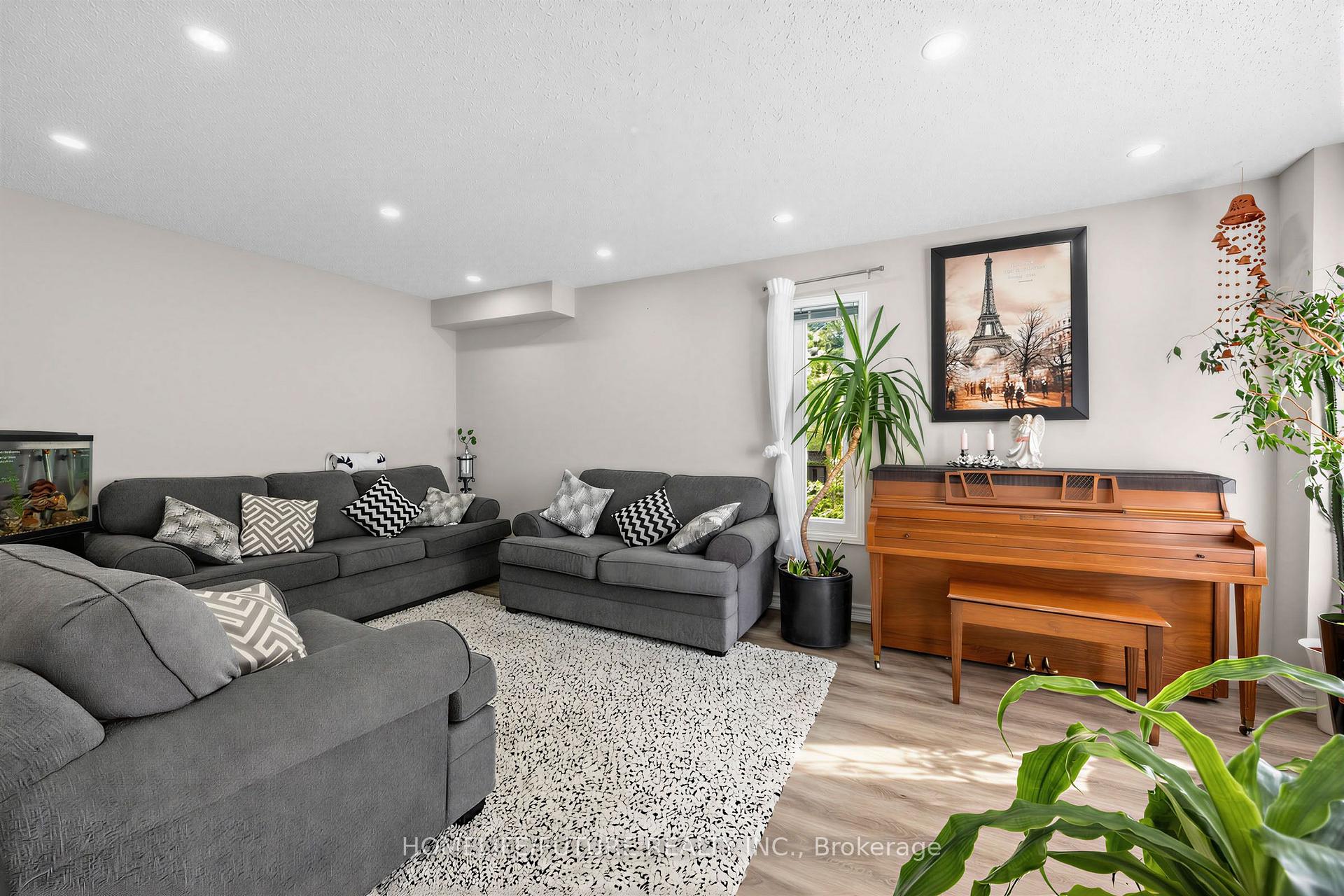 Photo 4 of 123 Bennett Avenue, Ajax, Central — HOMEH