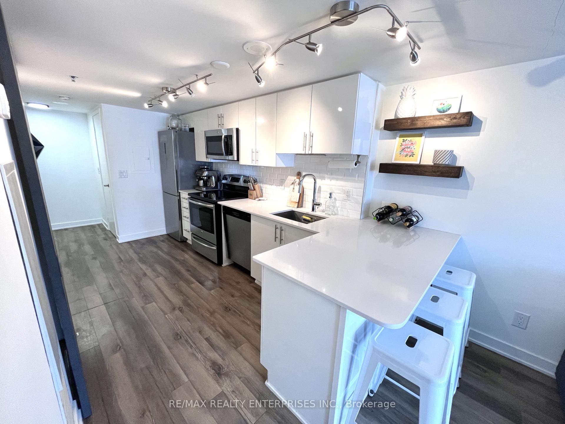 Photo 2 of Unit TH1, 11 Superior Avenue, Etobicoke, Mimico — HOMEH