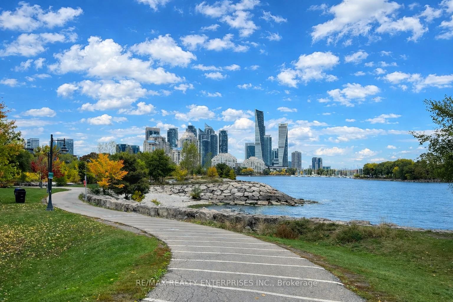 Photo 3 of Unit TH1, 11 Superior Avenue, Etobicoke, Mimico — HOMEH