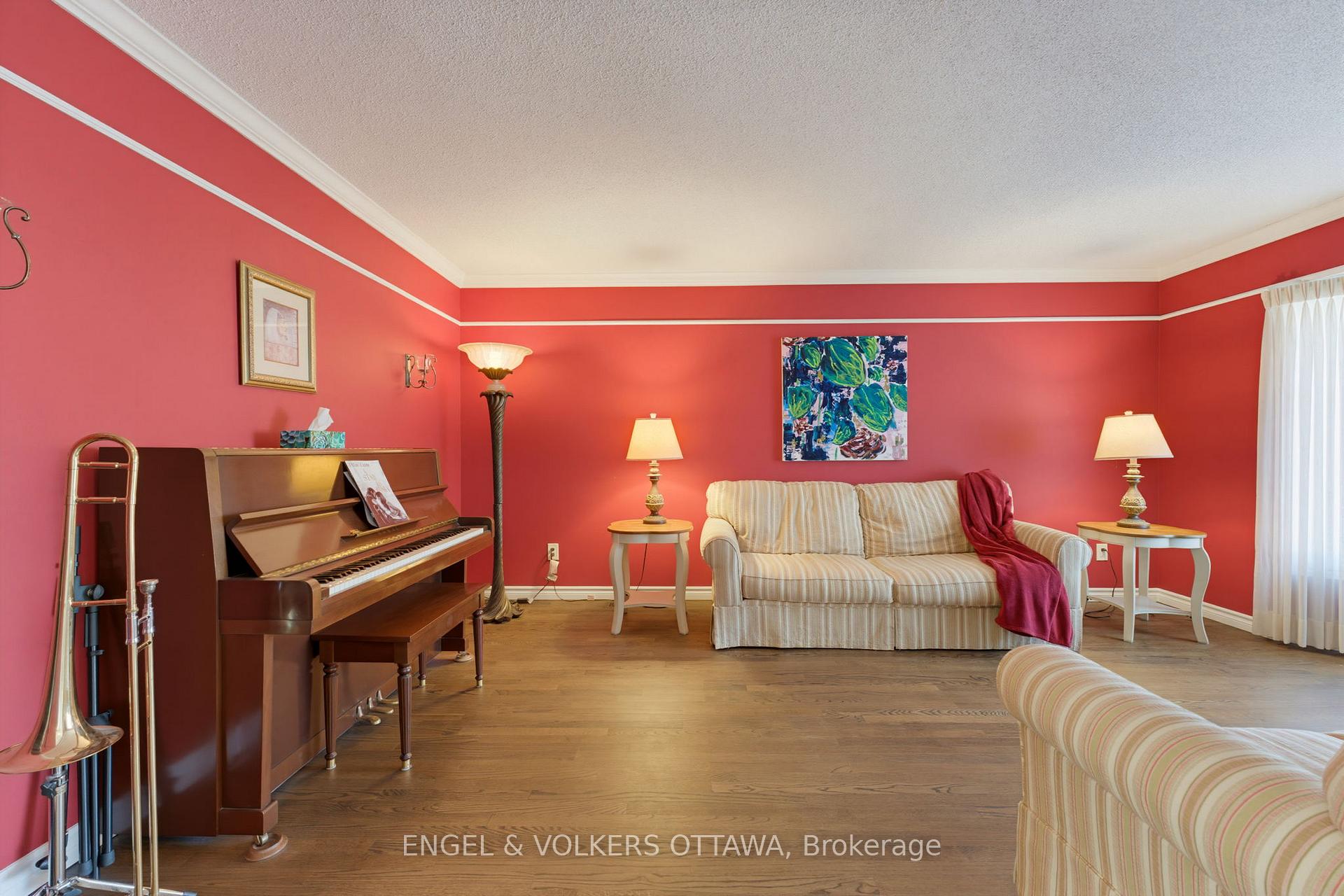 Photo 4 of 736 Hauteview Crescent, Ottawa, Fallingbrook/Ridgemount — HOMEH