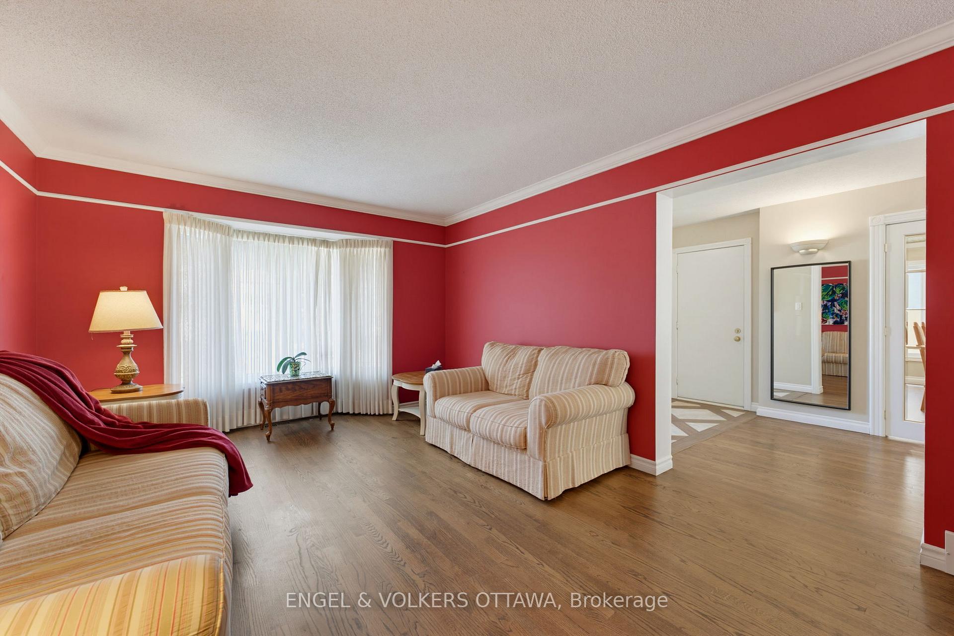Photo 5 of 736 Hauteview Crescent, Ottawa, Fallingbrook/Ridgemount — HOMEH