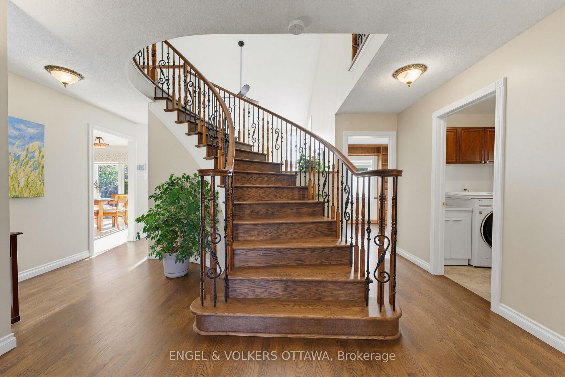 Photo 6 of 736 Hauteview Crescent, Ottawa, Fallingbrook/Ridgemount — HOMEH