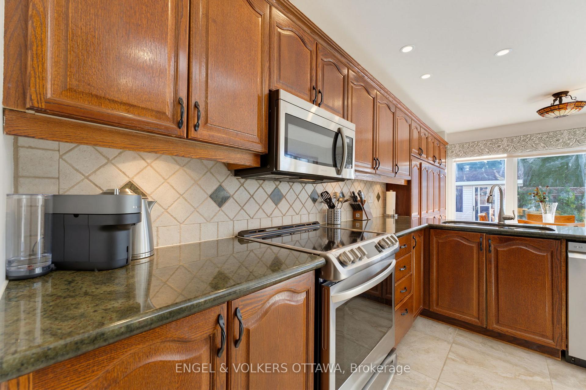 Photo 14 of 736 Hauteview Crescent, Ottawa, Fallingbrook/Ridgemount — HOMEH