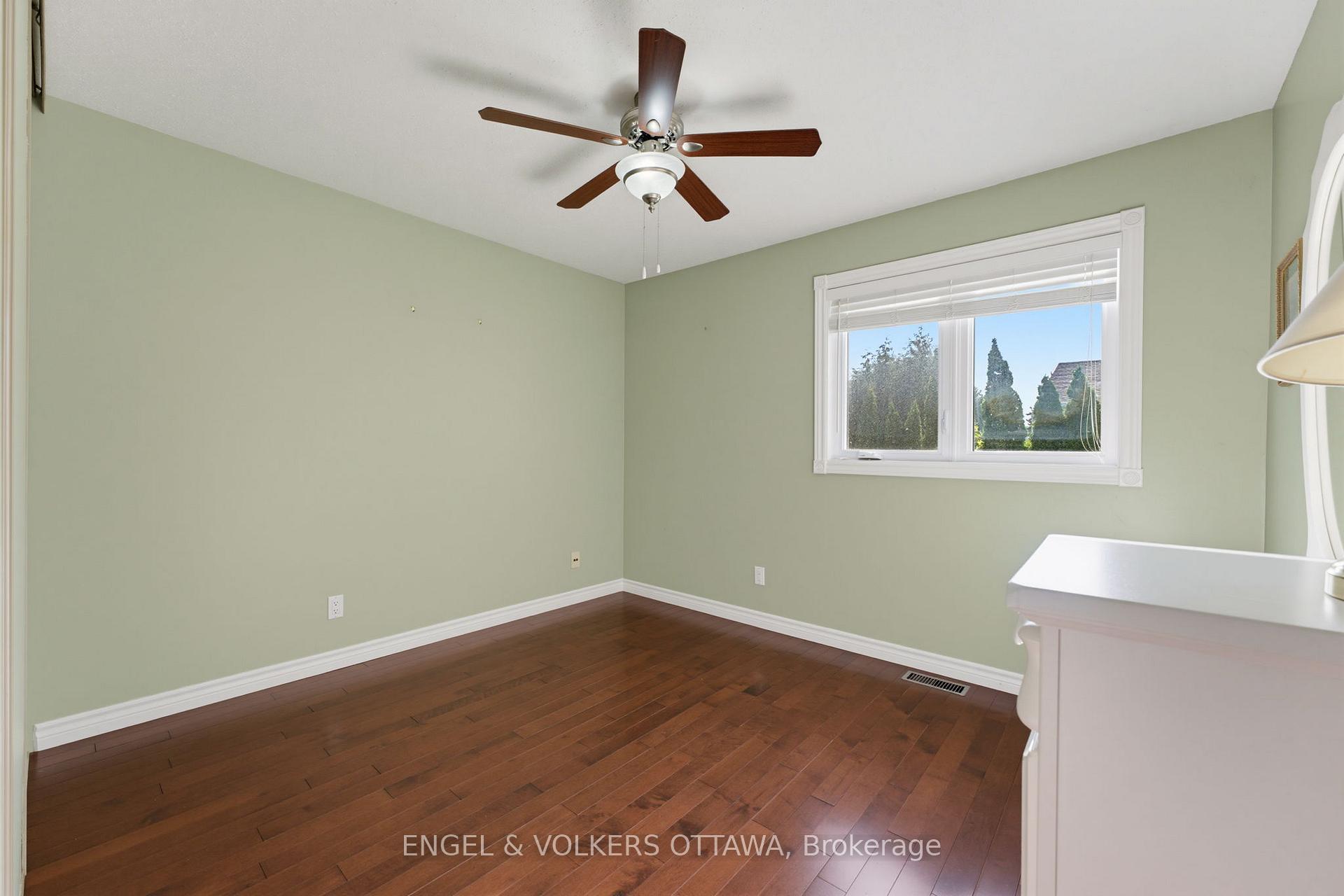 Photo 18 of 736 Hauteview Crescent, Ottawa, Fallingbrook/Ridgemount — HOMEH