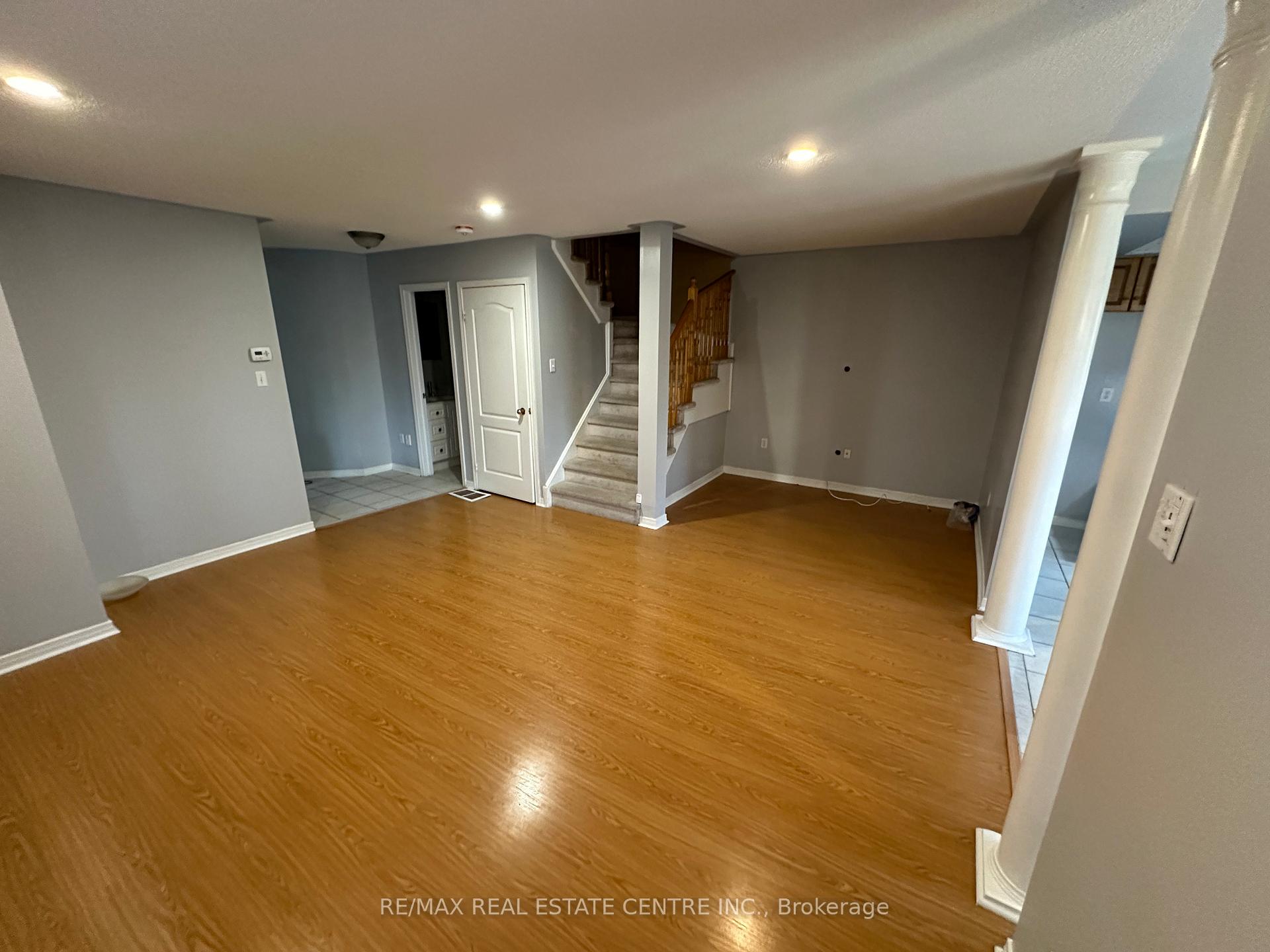 Photo 3 of 104 Native Landing Crescent, Brampton, Fletcher's Creek Village — HOMEH