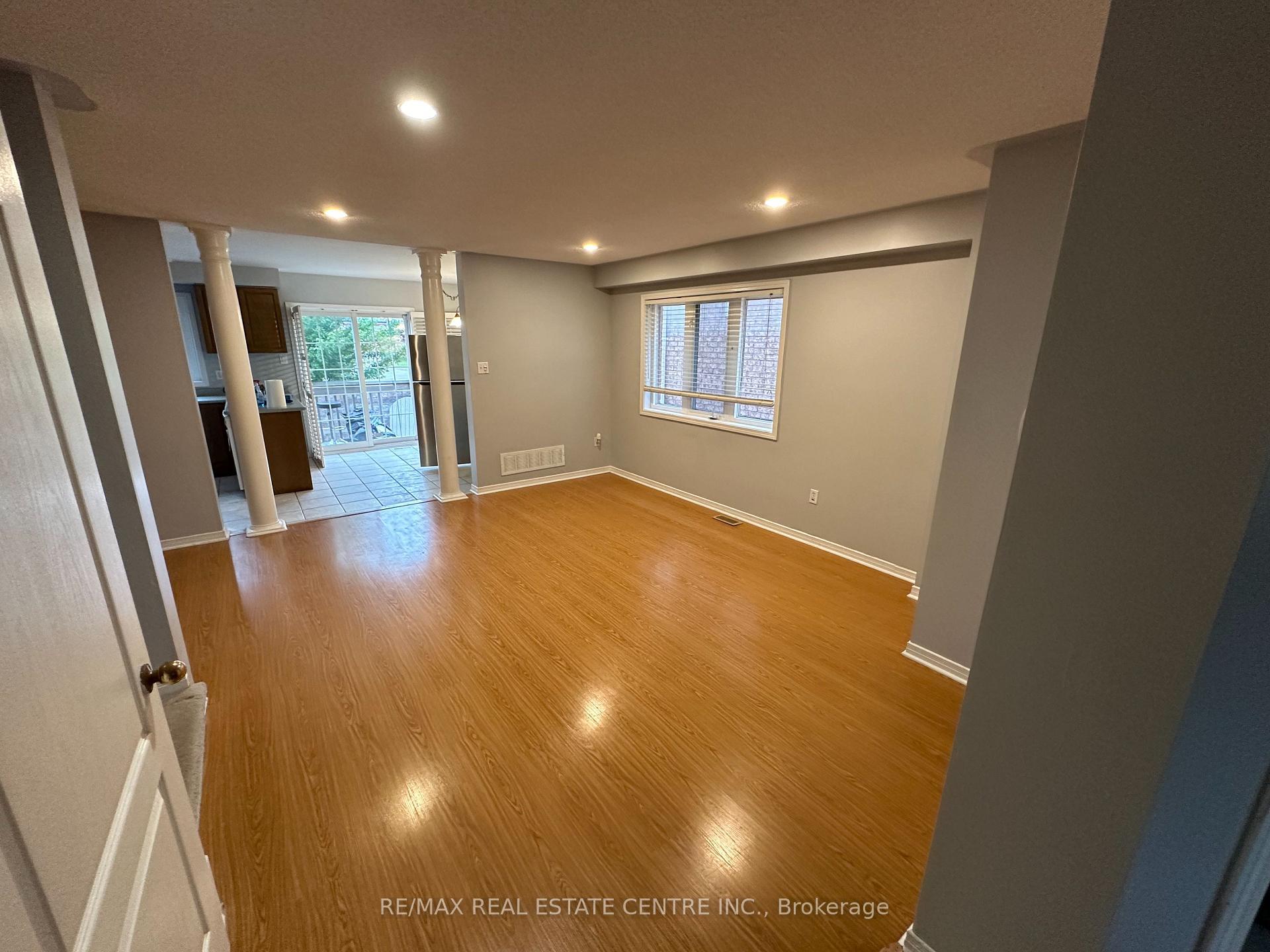 Photo 5 of 104 Native Landing Crescent, Brampton, Fletcher's Creek Village — HOMEH