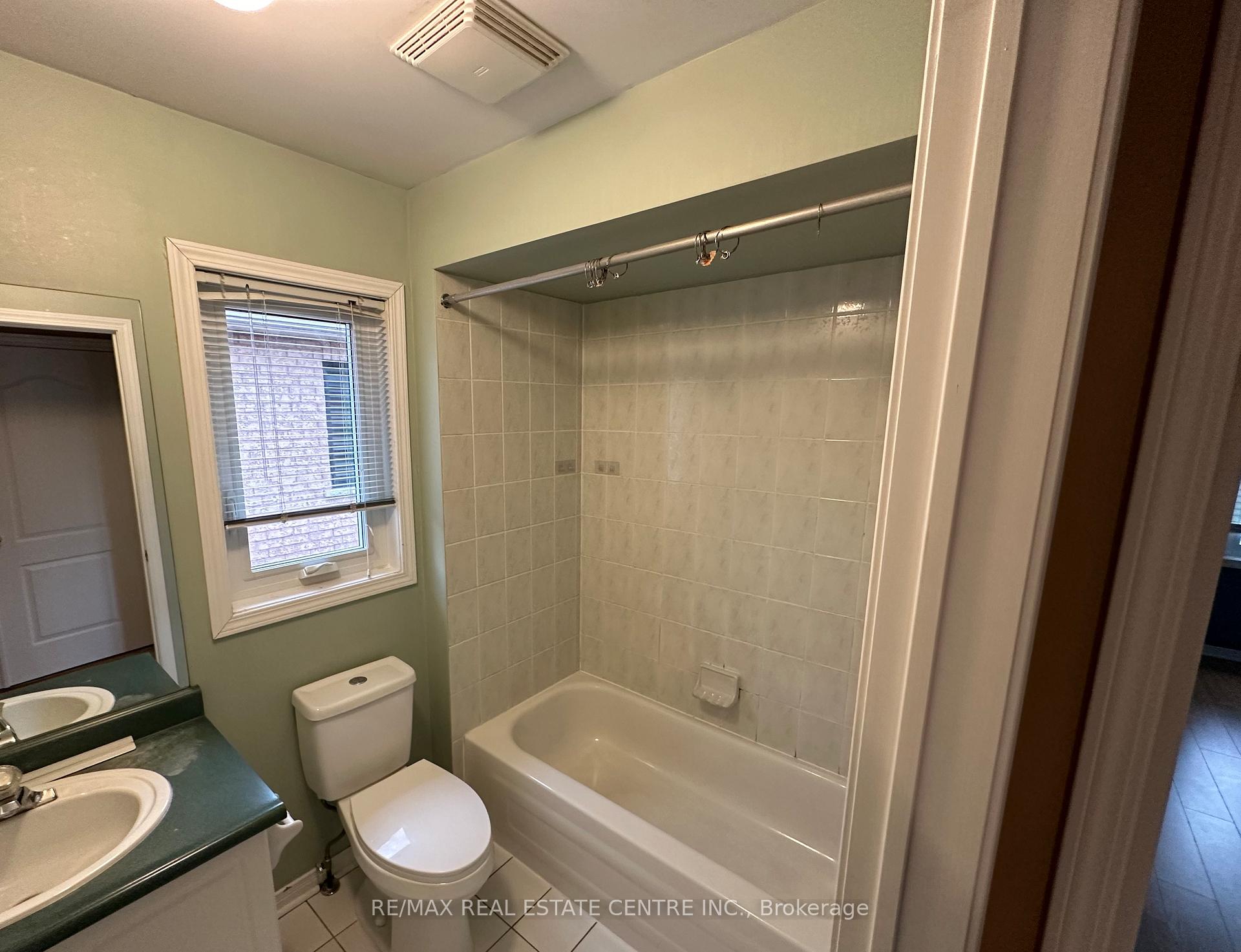 Photo 9 of 104 Native Landing Crescent, Brampton, Fletcher's Creek Village — HOMEH