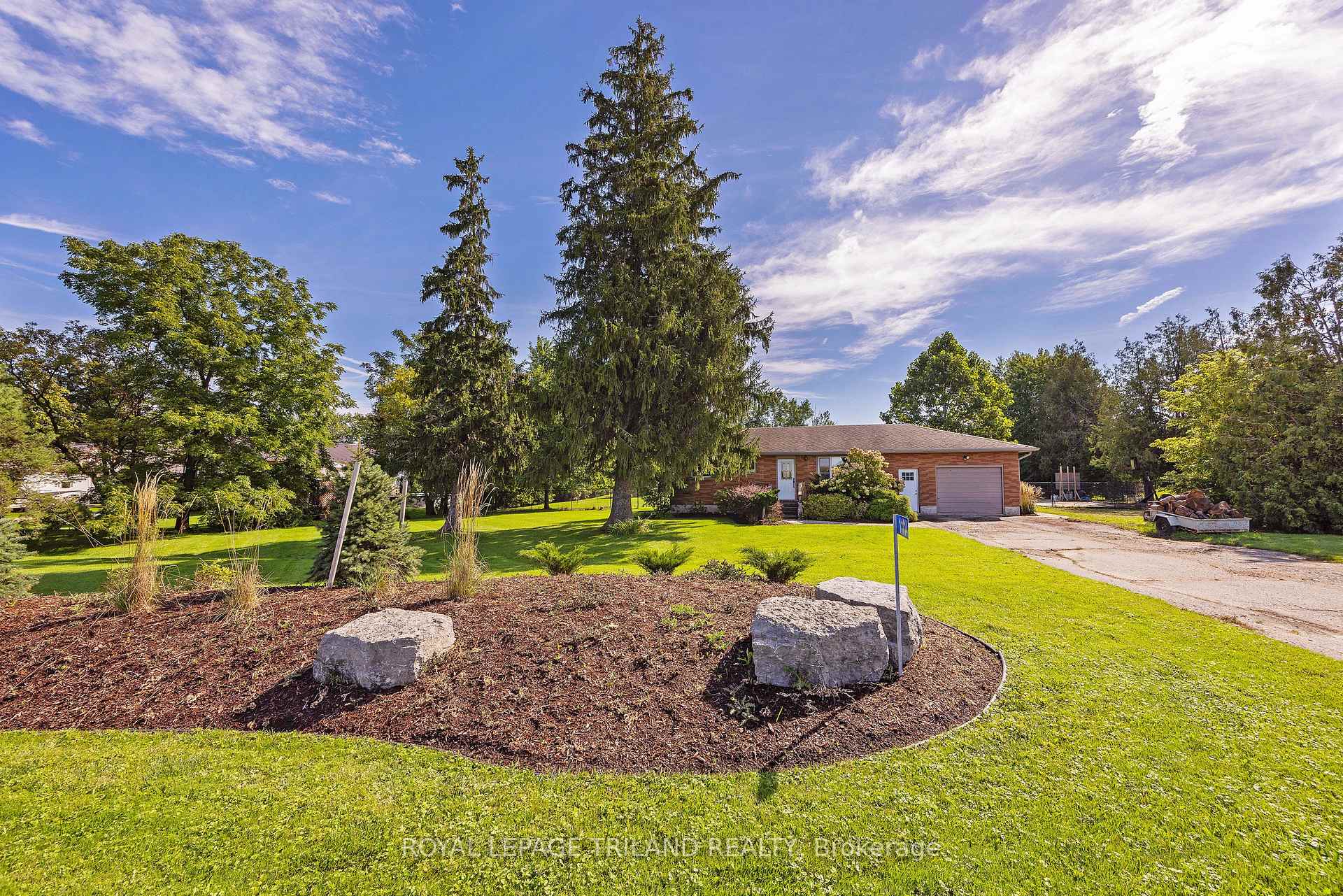 Photo 3 of 11114 Springwater Road, Malahide, Rural Malahide — HOMEH