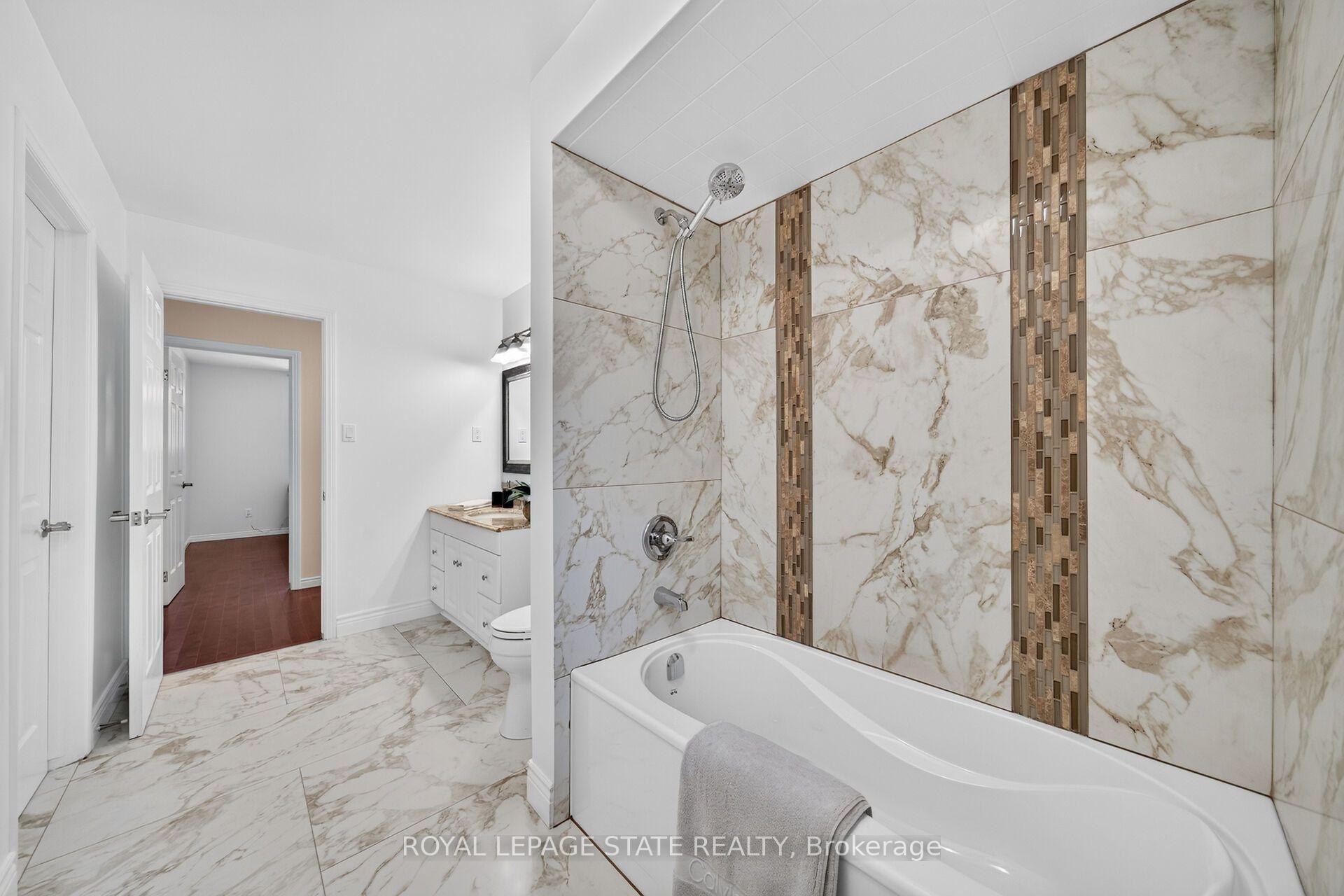 Photo 12 of 31 Gilcrest Street, Hamilton, Gurnett — HOMEH