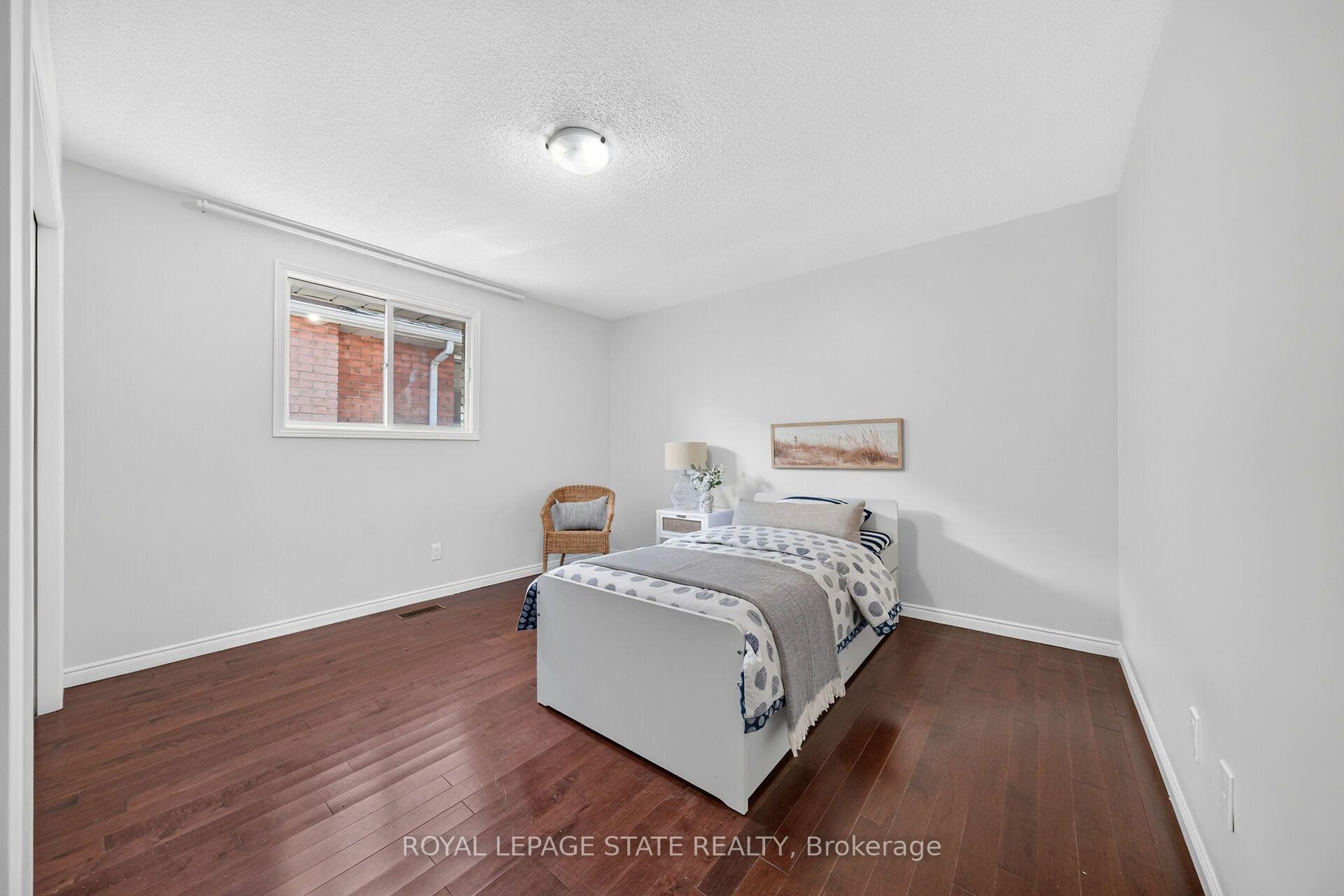 Photo 13 of 31 Gilcrest Street, Hamilton, Gurnett — HOMEH