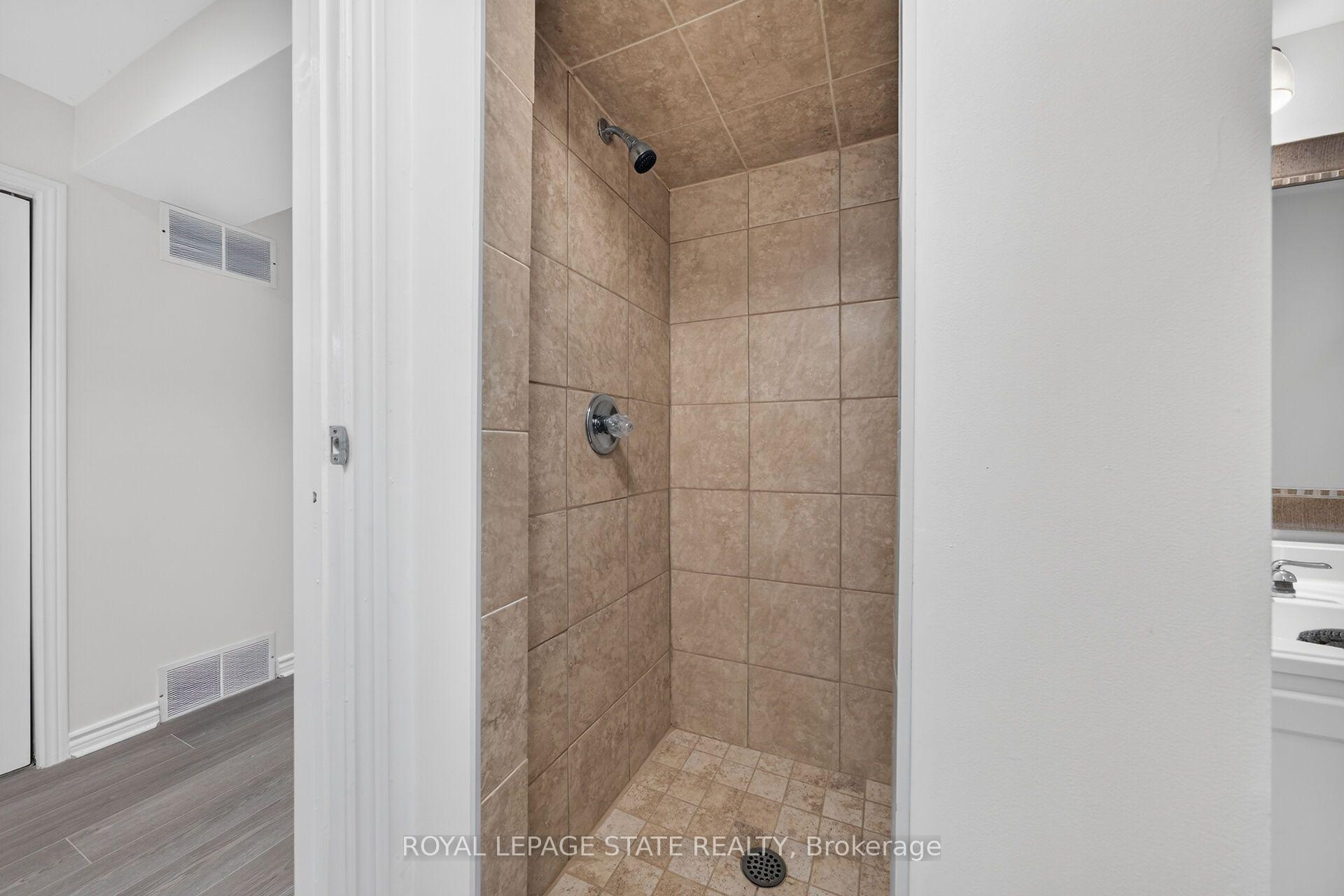 Photo 34 of 31 Gilcrest Street, Hamilton, Gurnett — HOMEH