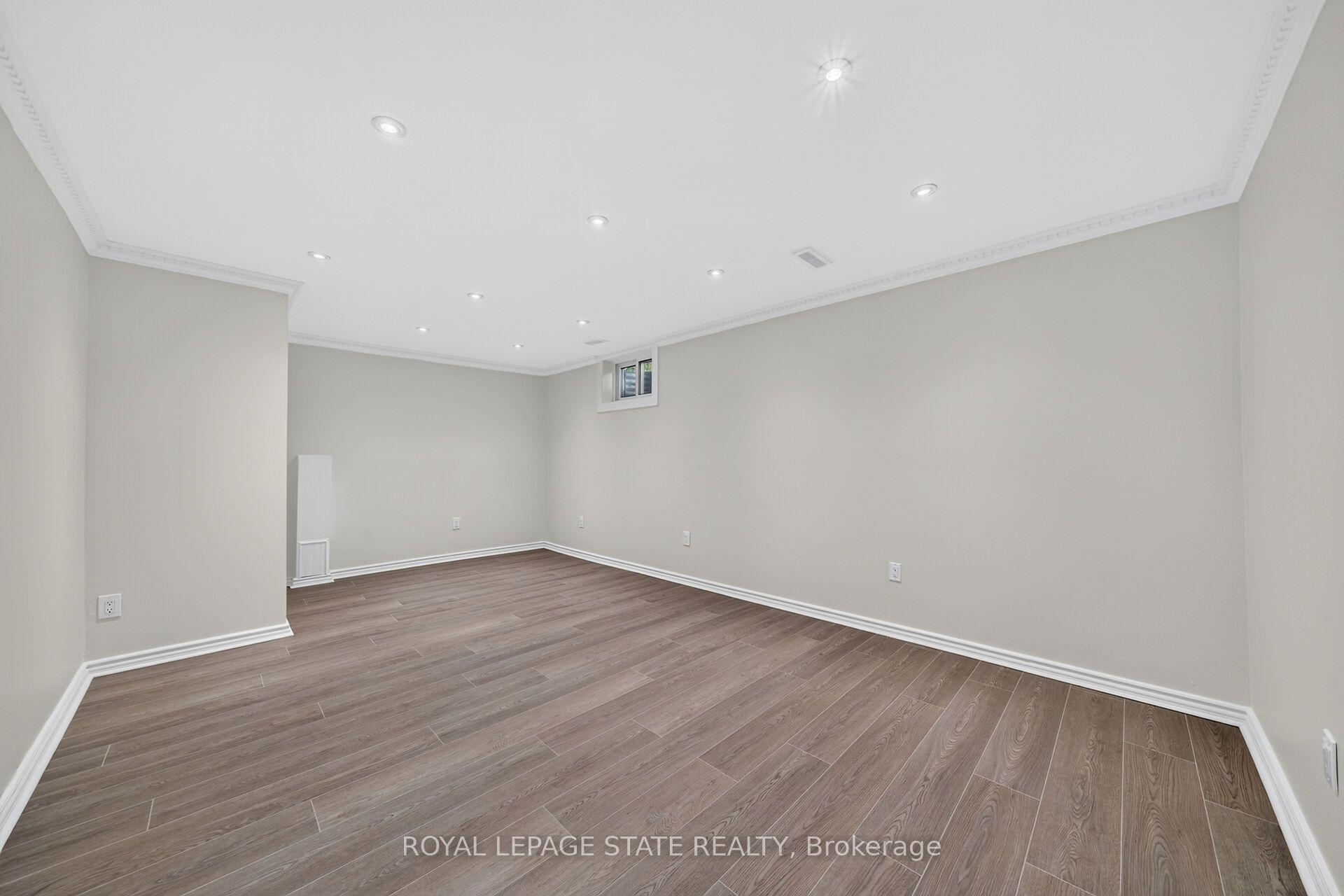 Photo 35 of 31 Gilcrest Street, Hamilton, Gurnett — HOMEH