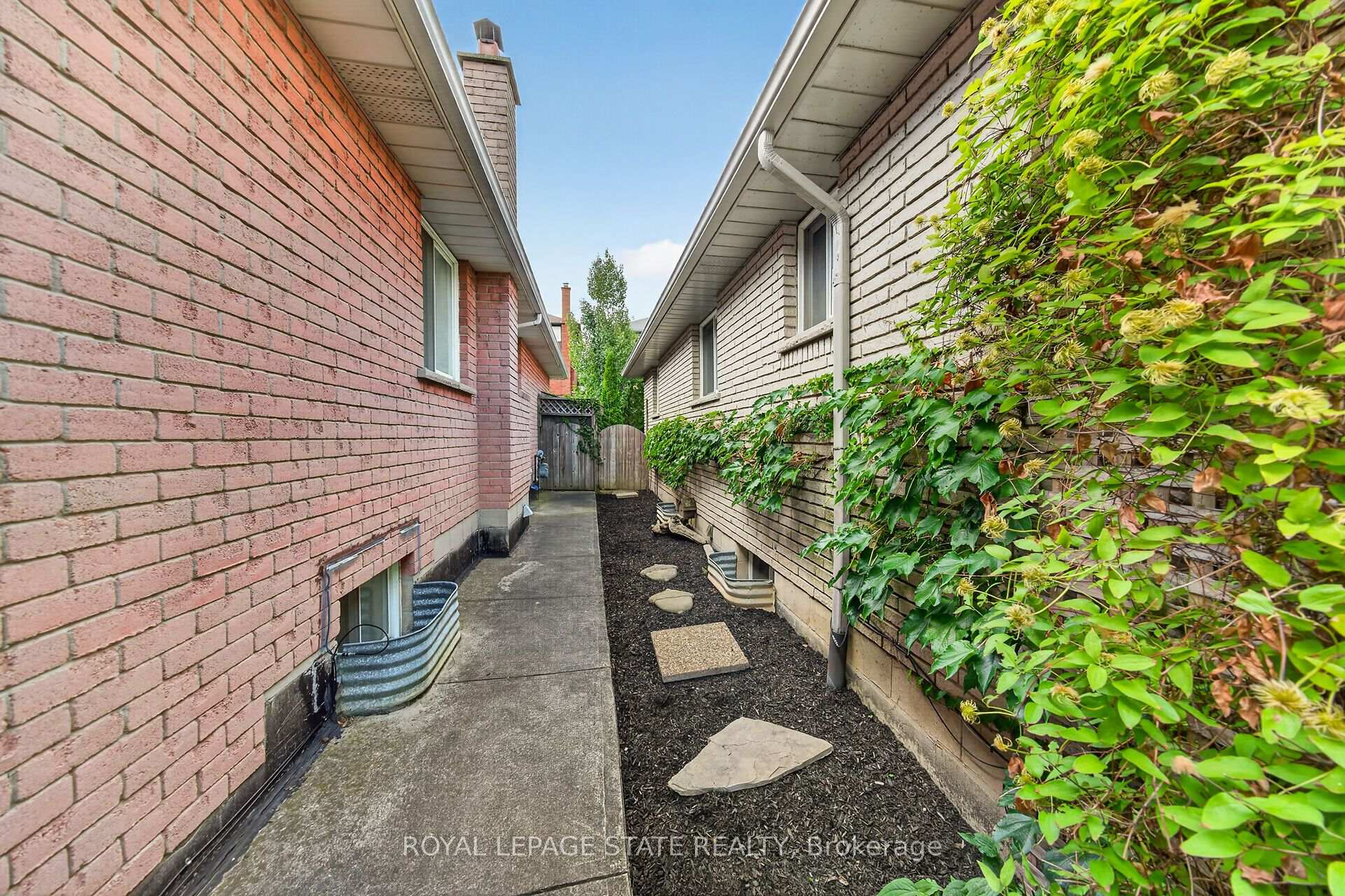 Photo 41 of 31 Gilcrest Street, Hamilton, Gurnett — HOMEH