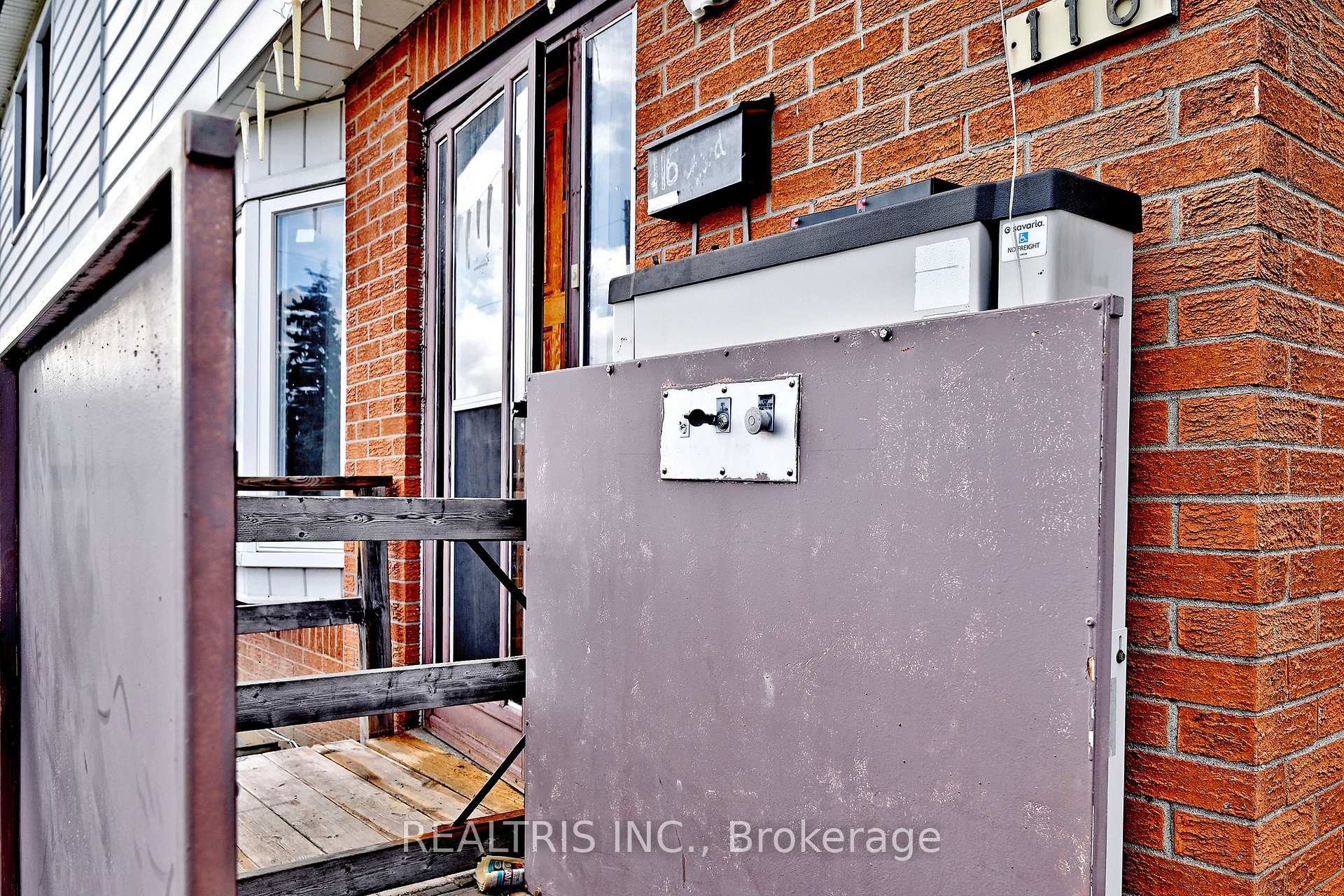 Photo 4 of 116 Sutherland Avenue, Brampton, Madoc — HOMEH