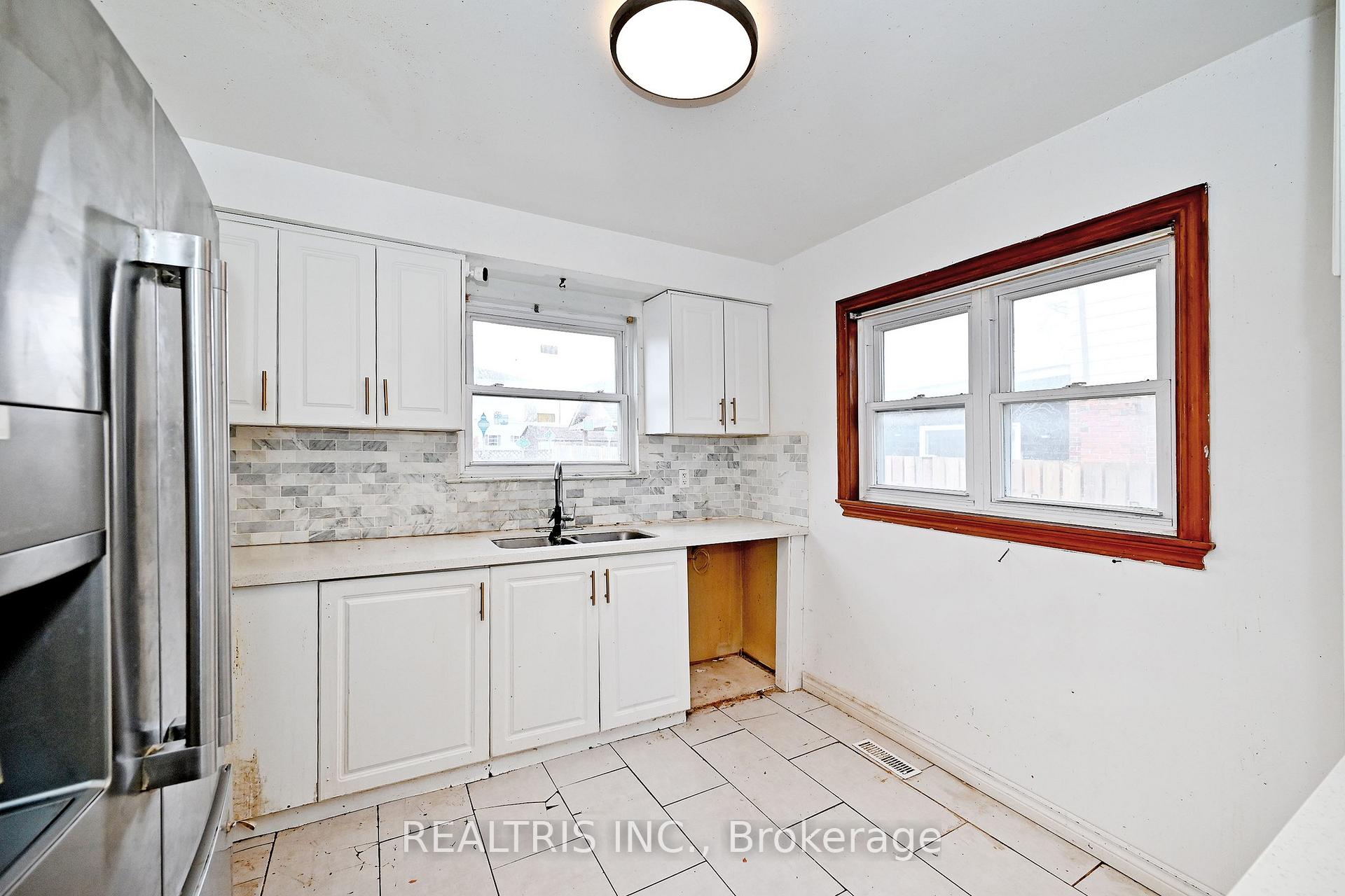 Photo 10 of 116 Sutherland Avenue, Brampton, Madoc — HOMEH
