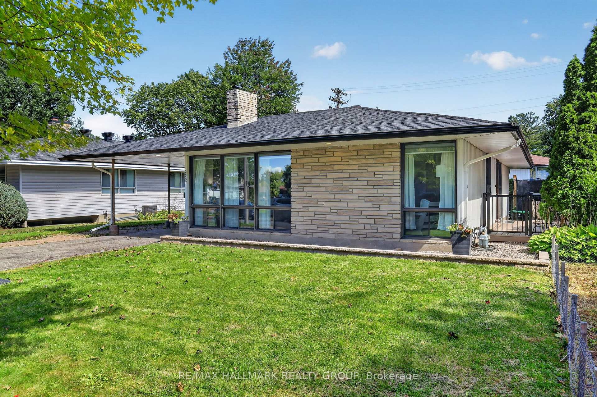Photo 2 of 2627 Norberry Crescent, Ottawa, Mooneys Bay/Riverside Park — HOMEH