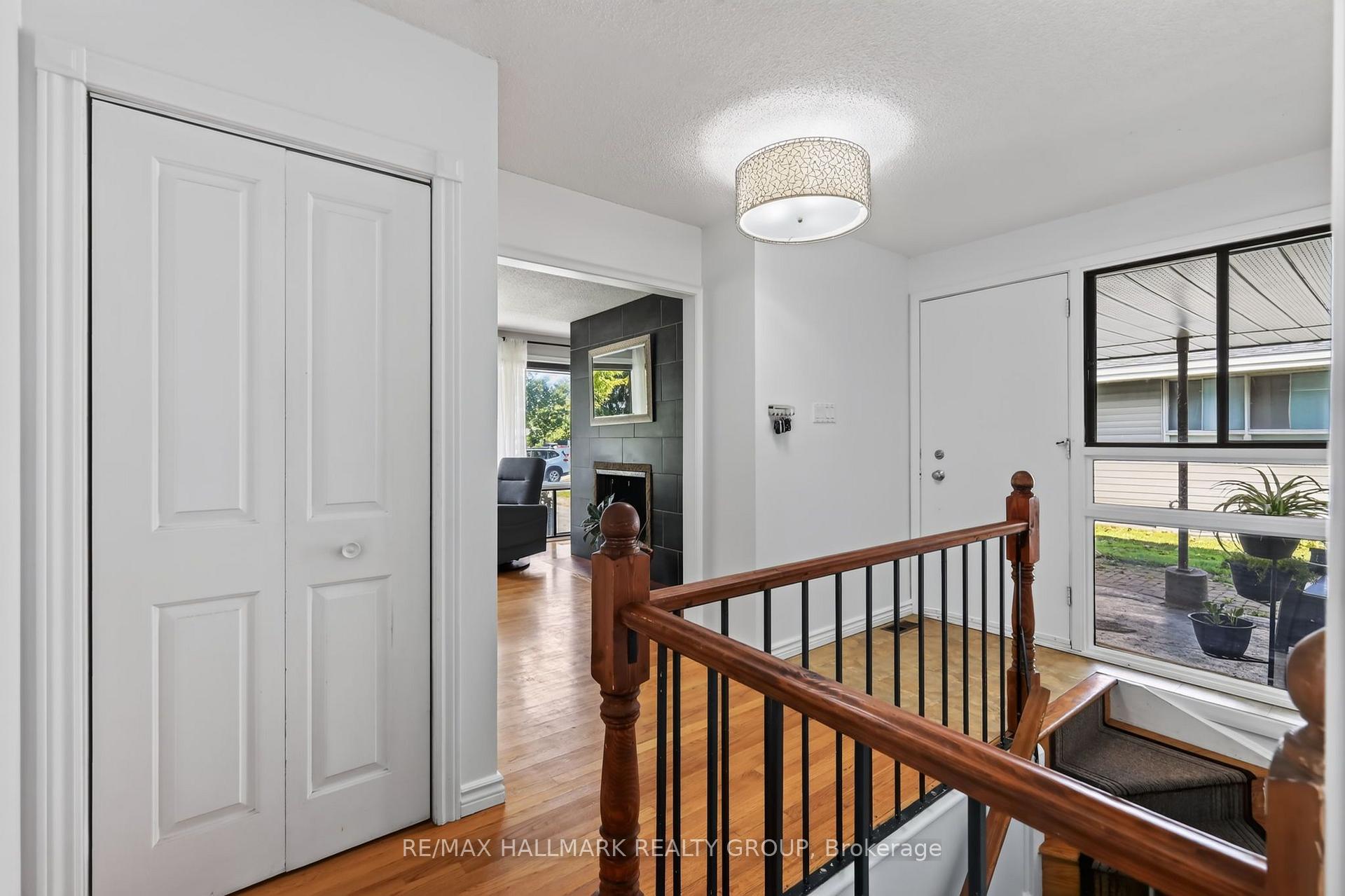 Photo 6 of 2627 Norberry Crescent, Ottawa, Mooneys Bay/Riverside Park — HOMEH