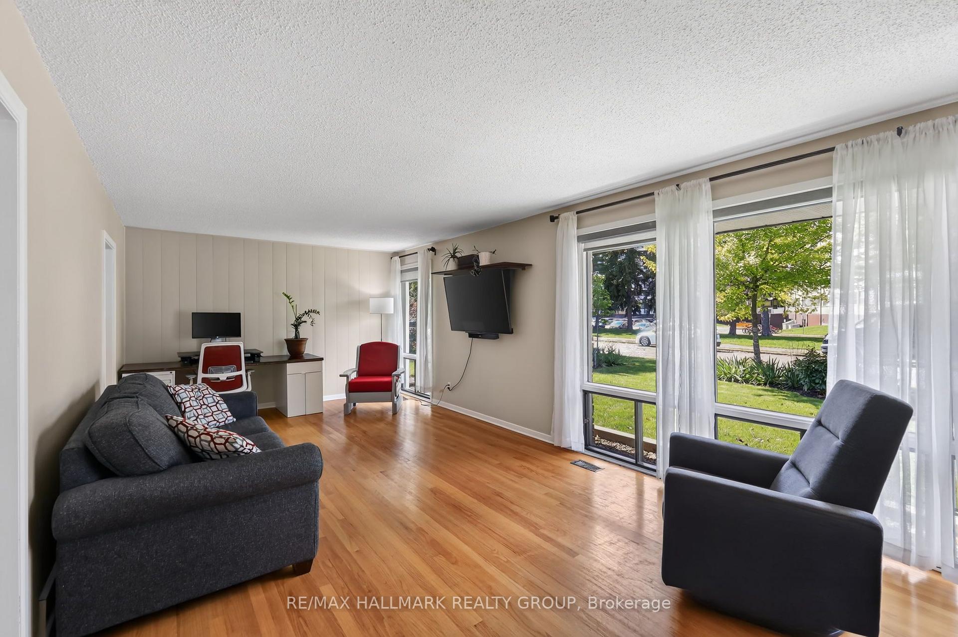 Photo 7 of 2627 Norberry Crescent, Ottawa, Mooneys Bay/Riverside Park — HOMEH