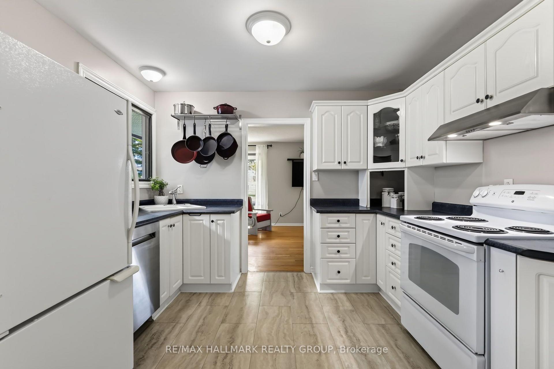 Photo 13 of 2627 Norberry Crescent, Ottawa, Mooneys Bay/Riverside Park — HOMEH