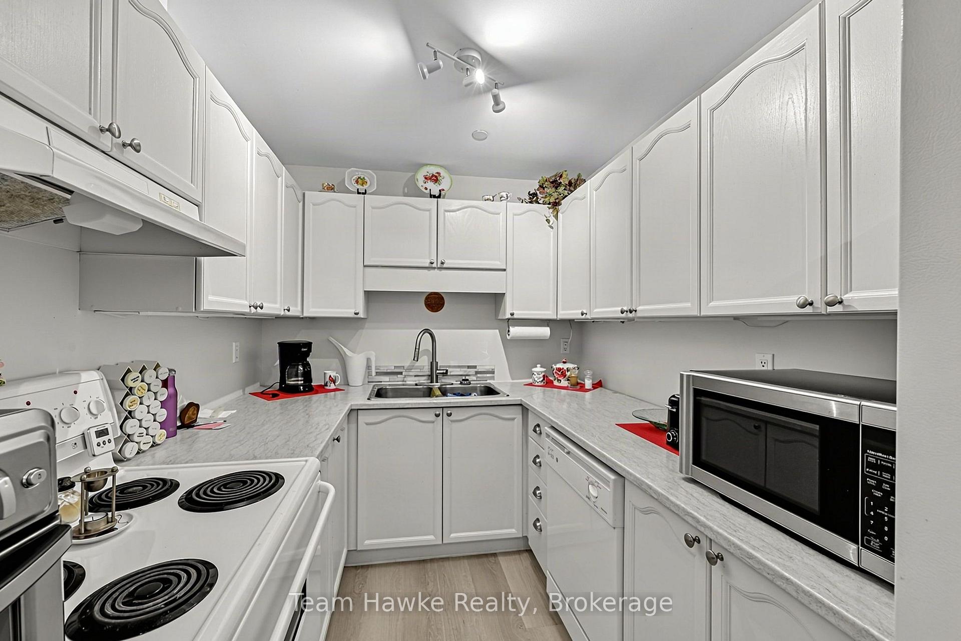 Photo 8 of Unit 306, 4 Beck Boulevard, Penetanguishene — HOMEH