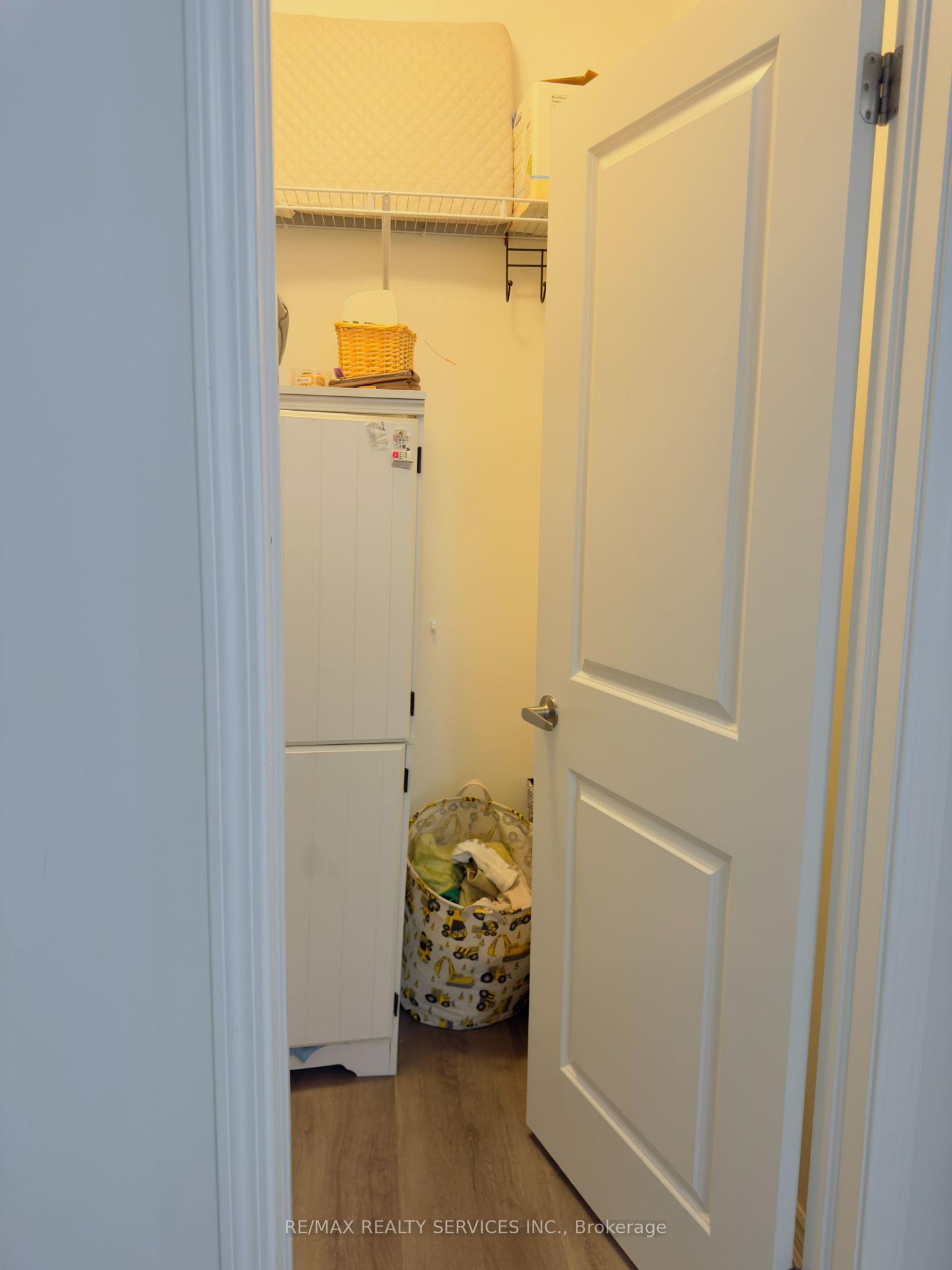Photo 8 of 182 Keppel Circle, Brampton, Northwest Brampton — HOMEH