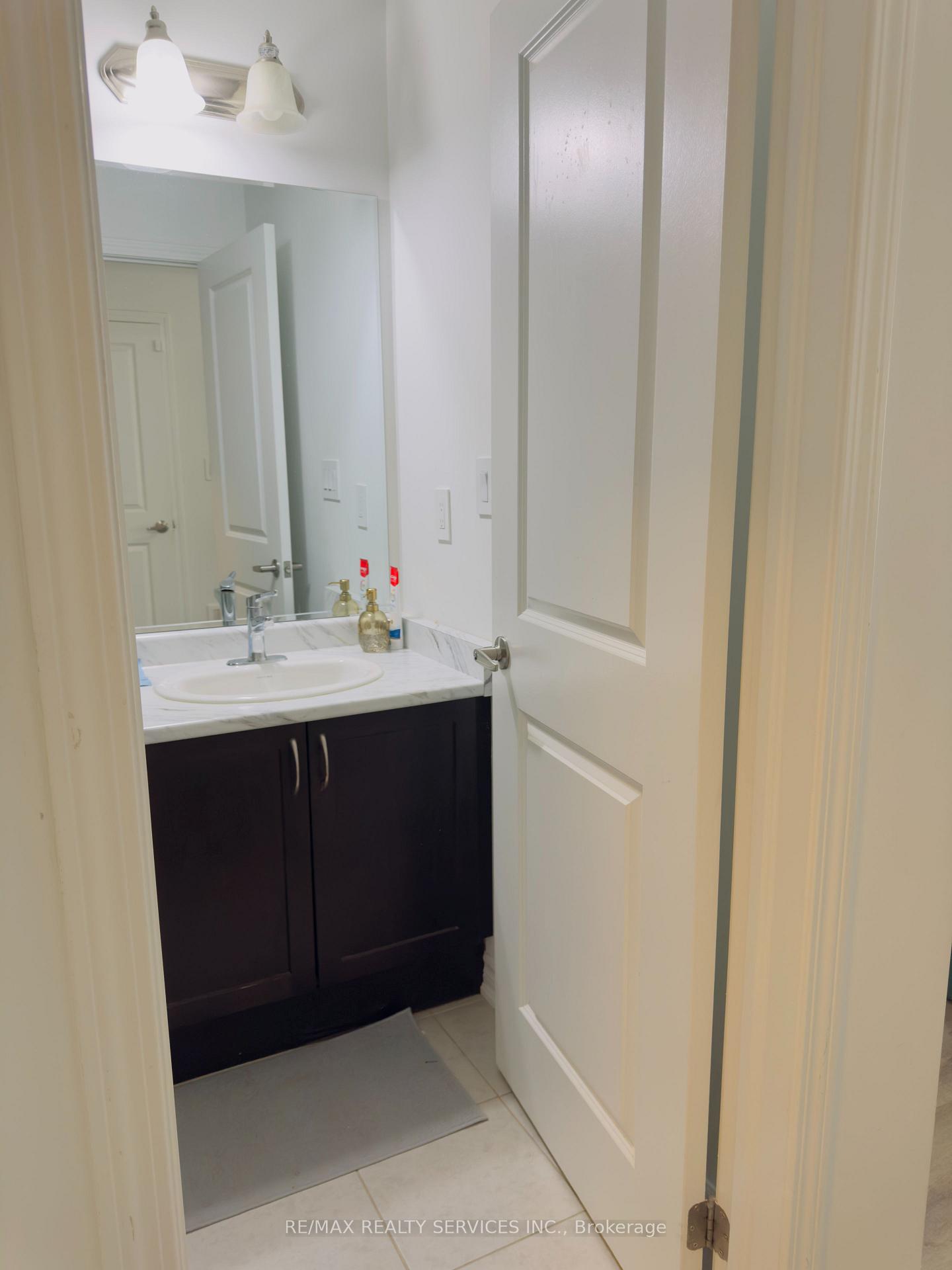 Photo 9 of 182 Keppel Circle, Brampton, Northwest Brampton — HOMEH