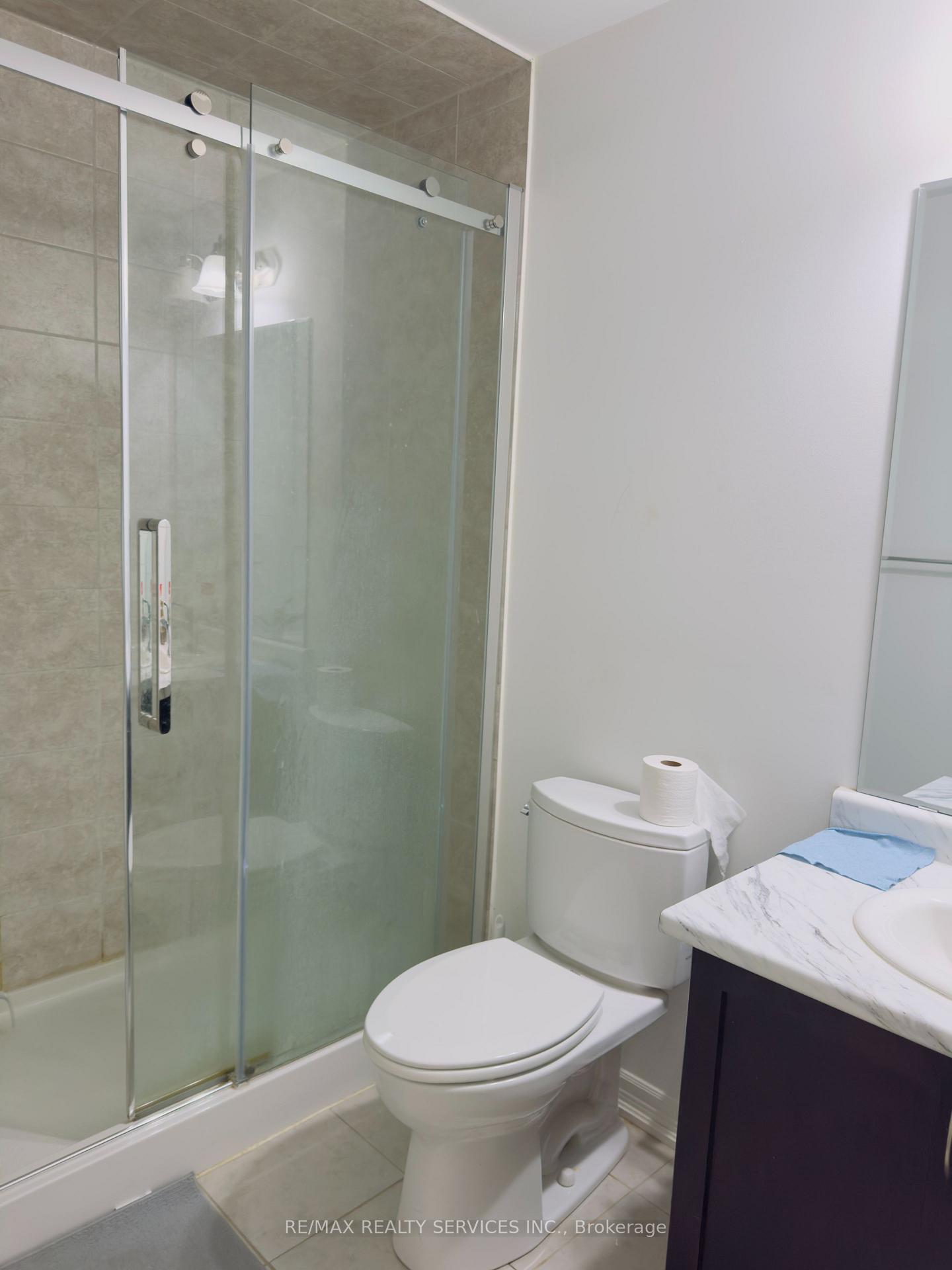 Photo 10 of 182 Keppel Circle, Brampton, Northwest Brampton — HOMEH