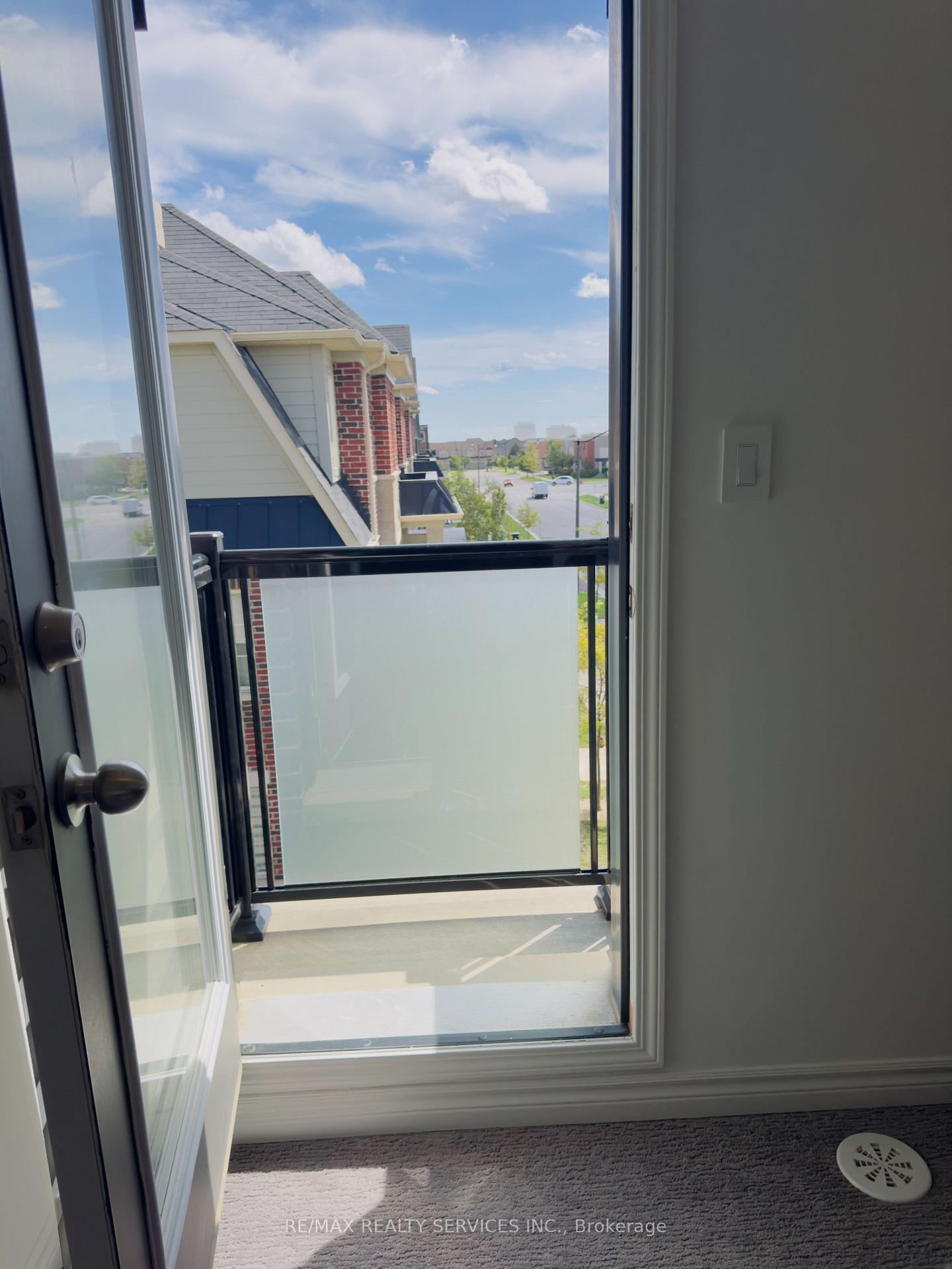 Photo 36 of 182 Keppel Circle, Brampton, Northwest Brampton — HOMEH