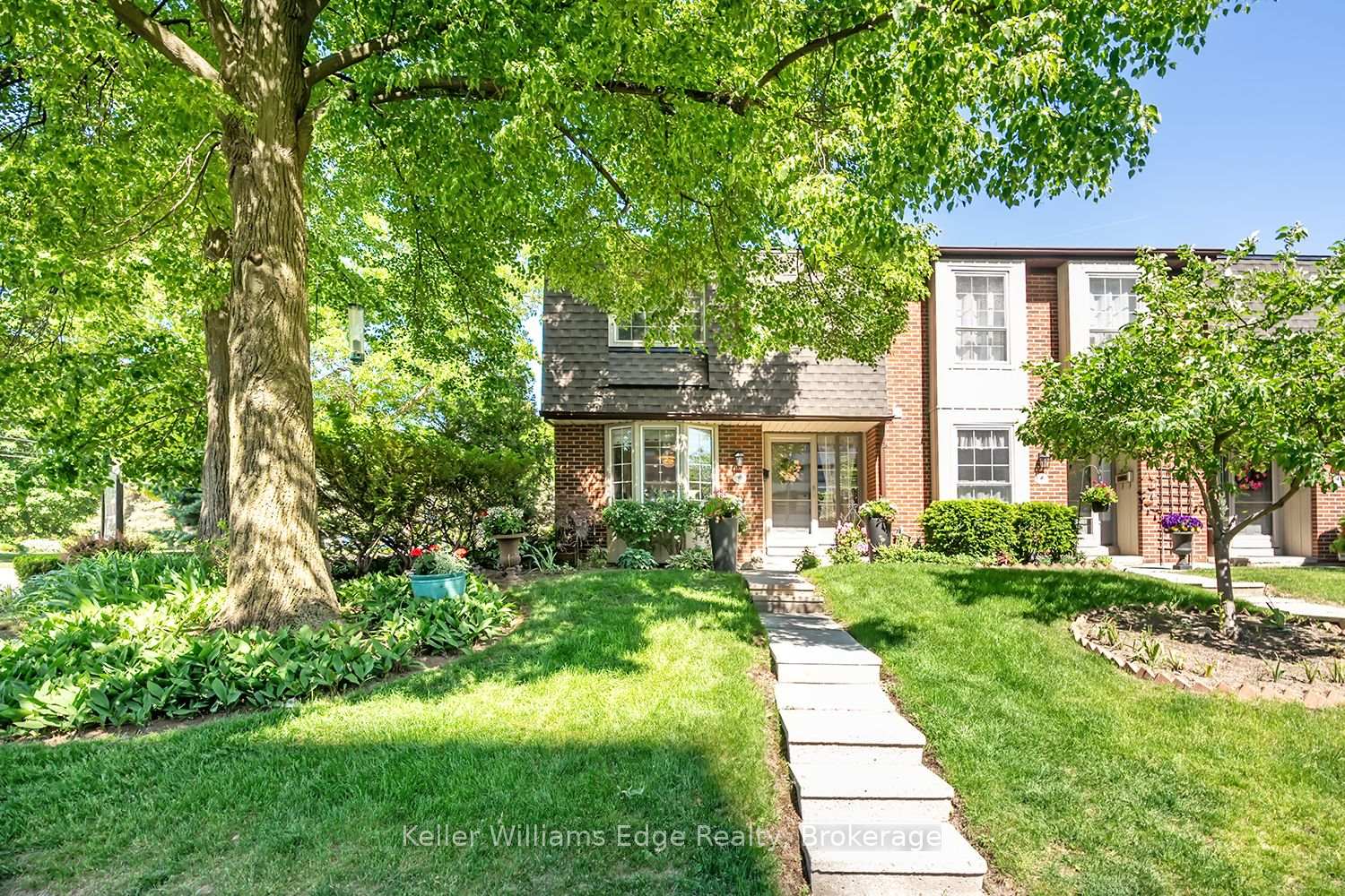 Photo 4 of Unit 18, 3021 Glencrest Road, Burlington, Roseland — HOMEH