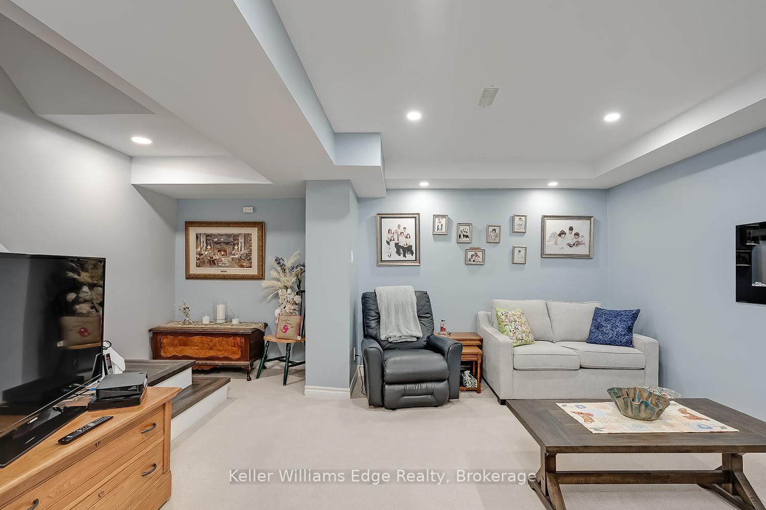 Photo 29 of Unit 18, 3021 Glencrest Road, Burlington, Roseland — HOMEH