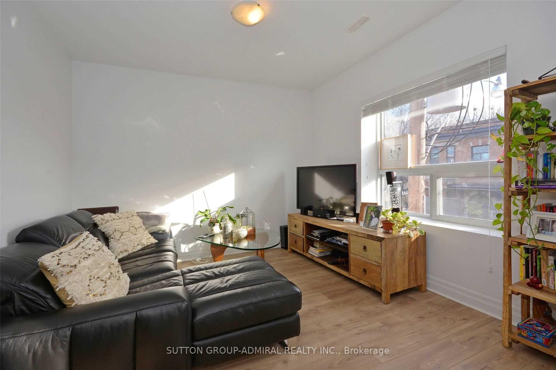 Photo 4 of 332 Harbord Street, Toronto, Palmerston-Little Italy — HOMEH