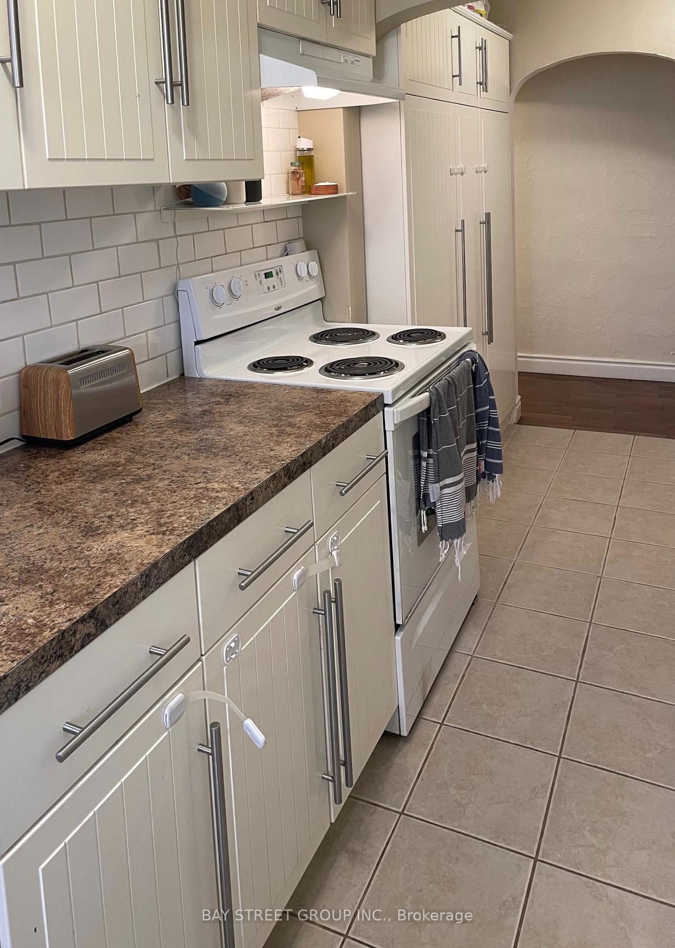 Photo 10 of Unit Main & Lower, 48 Braemar Avenue, Toronto, Yonge-Eglinton — HOMEH