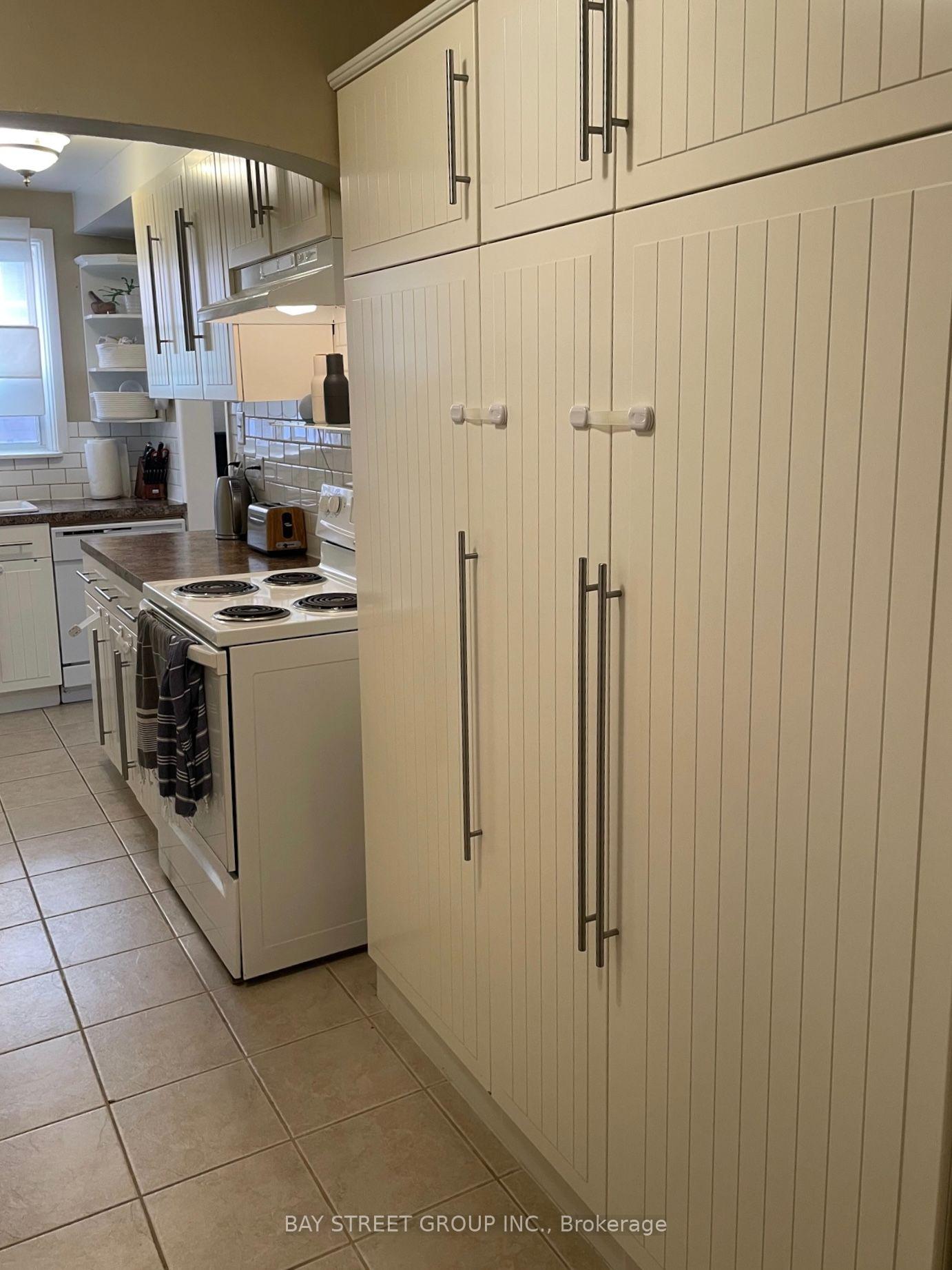 Photo 11 of Unit Main & Lower, 48 Braemar Avenue, Toronto, Yonge-Eglinton — HOMEH