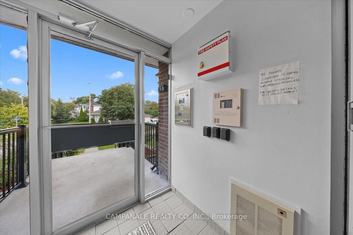 Photo 3 of 2176 Blossom Drive, Ottawa, Applewood Acres — HOMEH